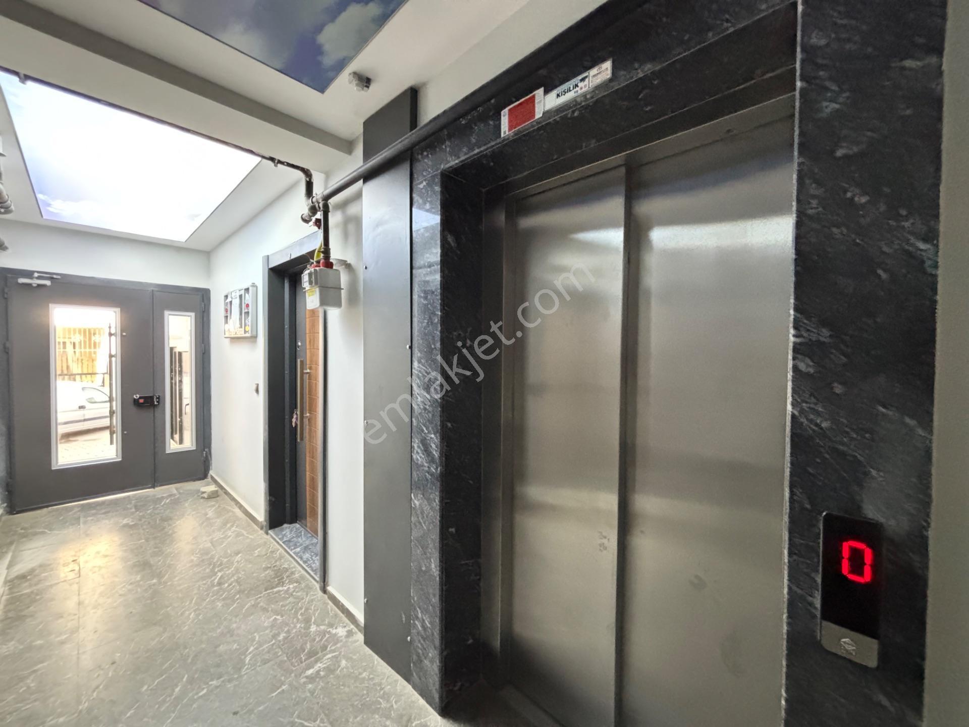 Seferihisar Çarşı Merkezine Yakın Geniş Teraslı Satılık 1+1 Daire — fotoğraf 29