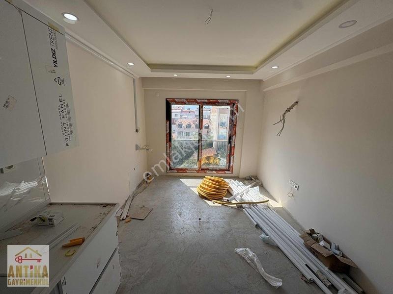 Antika Gayrimenkul'den Cumhuriyet Mahallesinde Satılık 1+1 Daire — fotoğraf 3