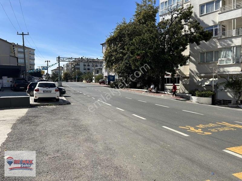 Re/max Şehir'den Çınarcık'da Deniz Manzaralı Satılık Daire — fotoğraf 2