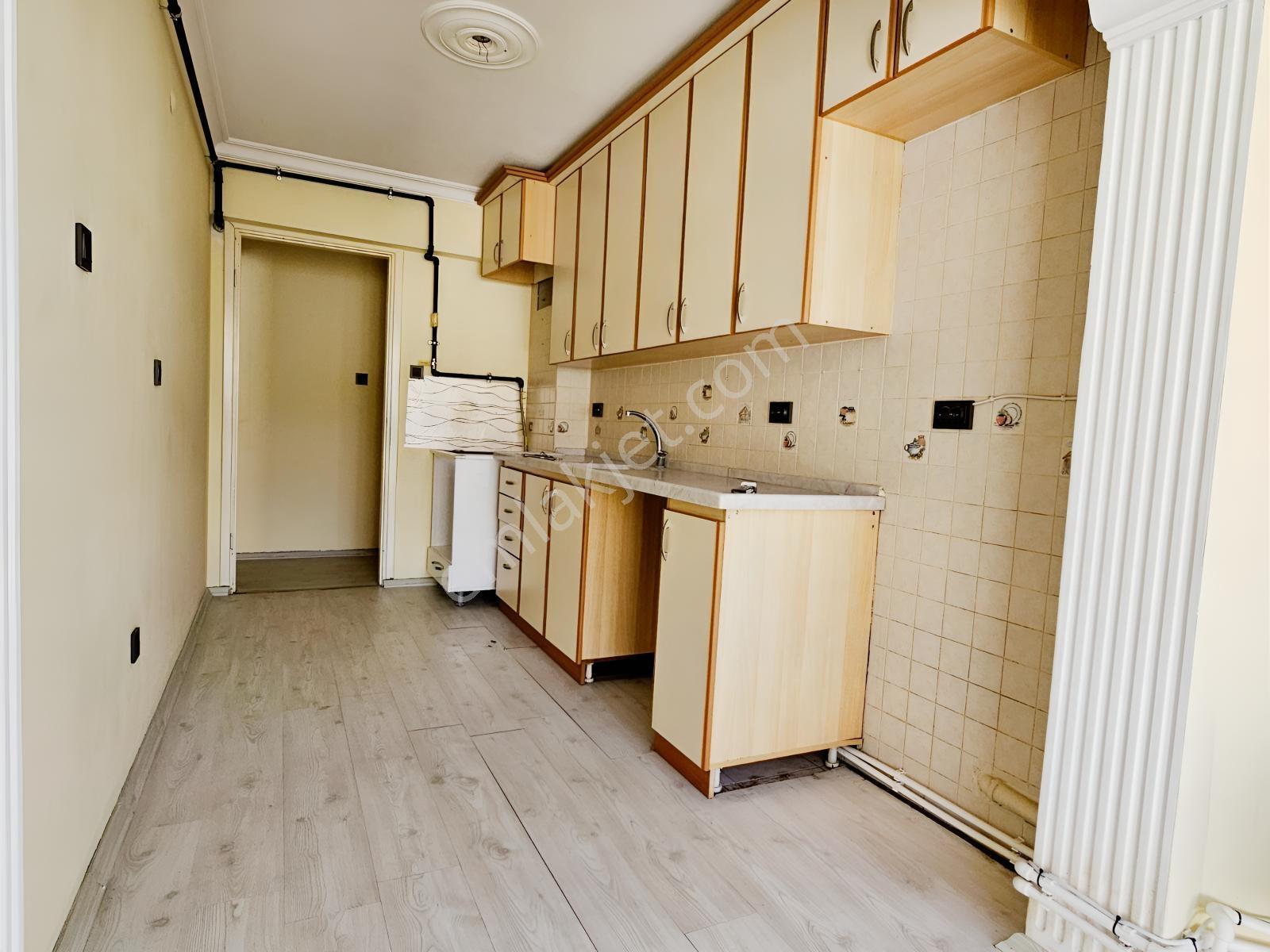 Karşıyaka Bahçelievler'de 3+1 Kapalı Mutfak Satılık Daire — fotoğraf 8