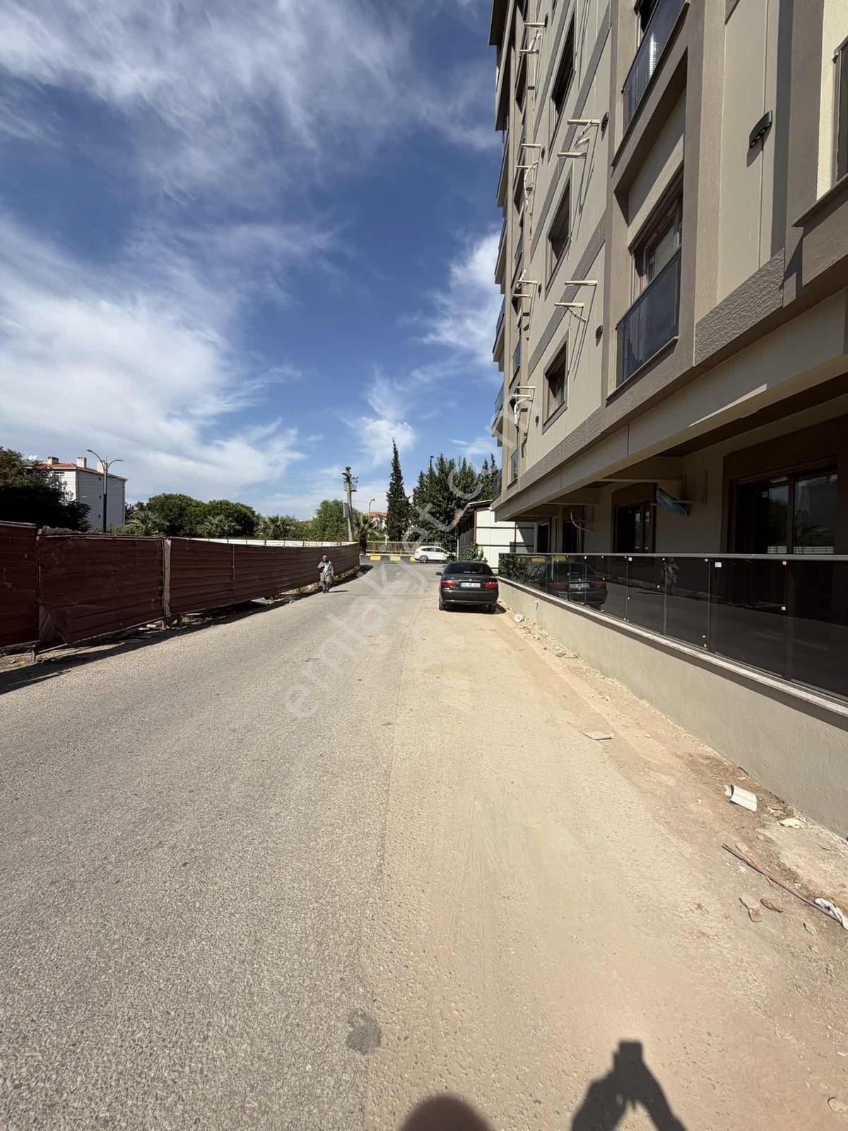 Menemende Satılık Daire 1+1 Net 50 Mt Büyük Tip — fotoğraf 3