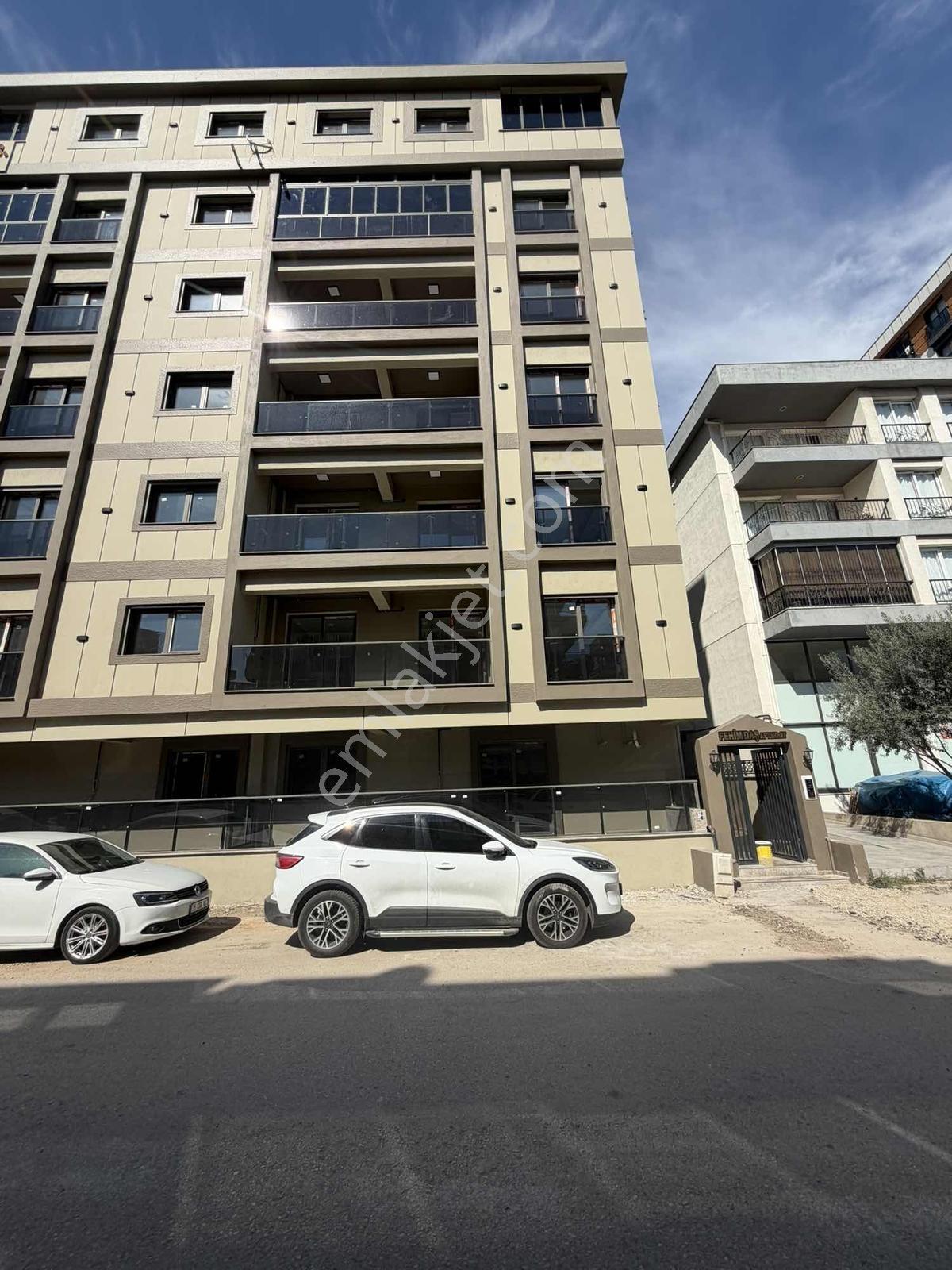 Menemende Satılık Daire 1+1 Net 50 Mt Büyük Tip — fotoğraf 4