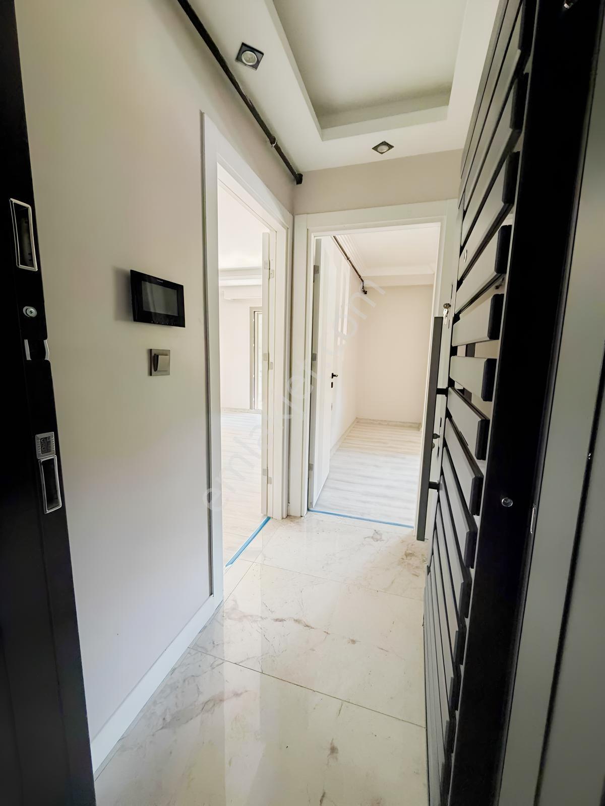 Menemende Satılık Daire 1+1 Net 50 Mt Büyük Tip — fotoğraf 8
