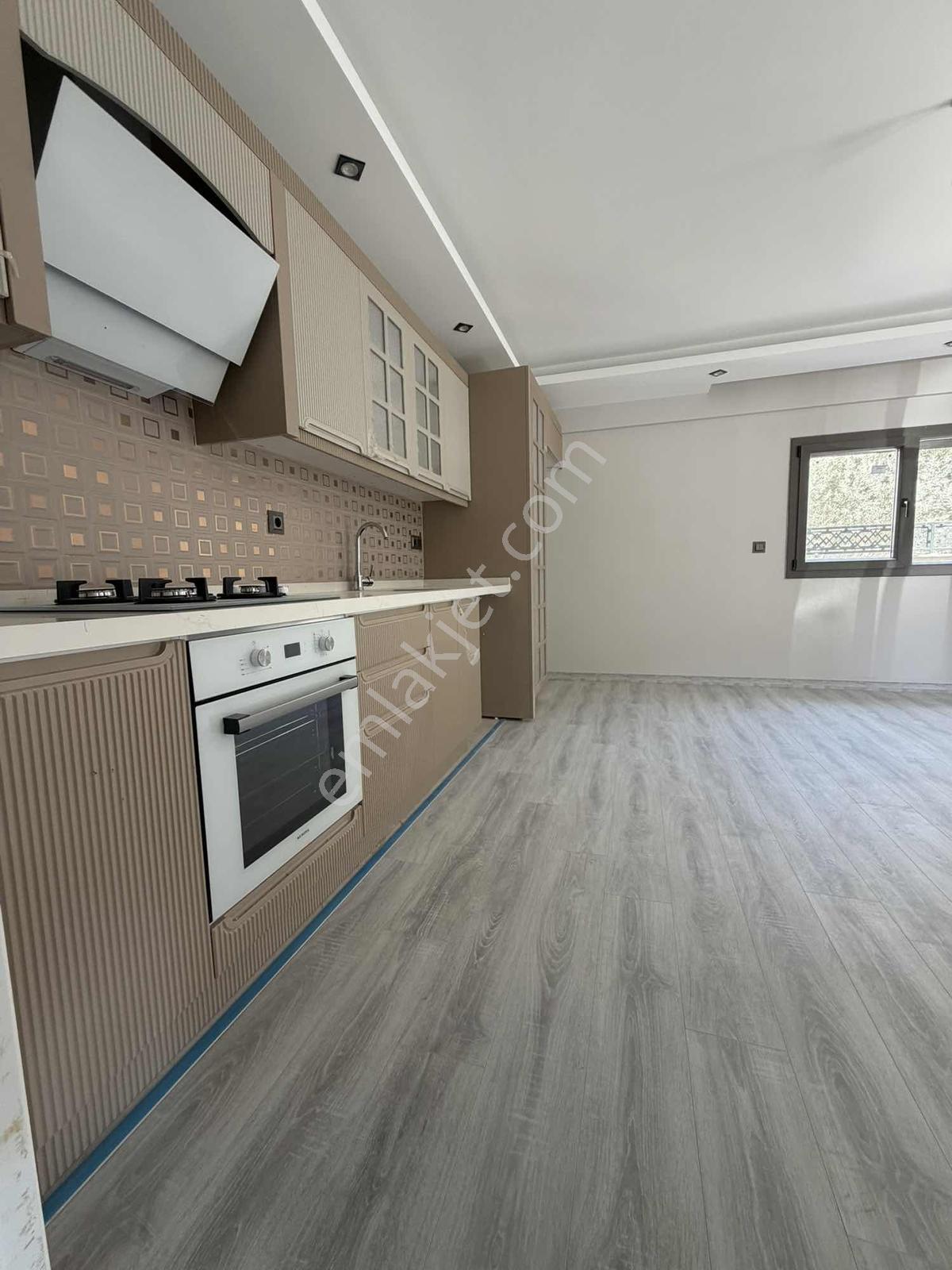 Menemende Satılık Daire 1+1 Net 50 Mt Büyük Tip — fotoğraf 9