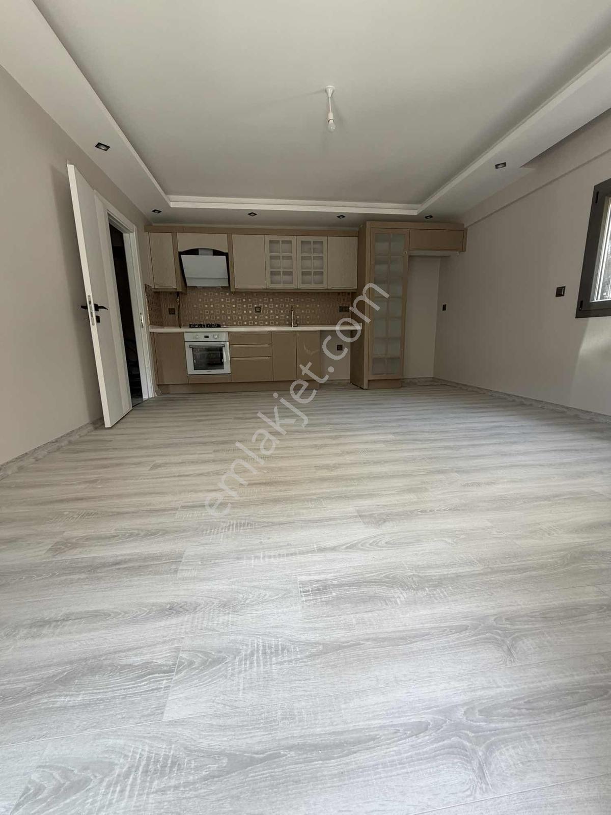 Menemende Satılık Daire 1+1 Net 50 Mt Büyük Tip — fotoğraf 11