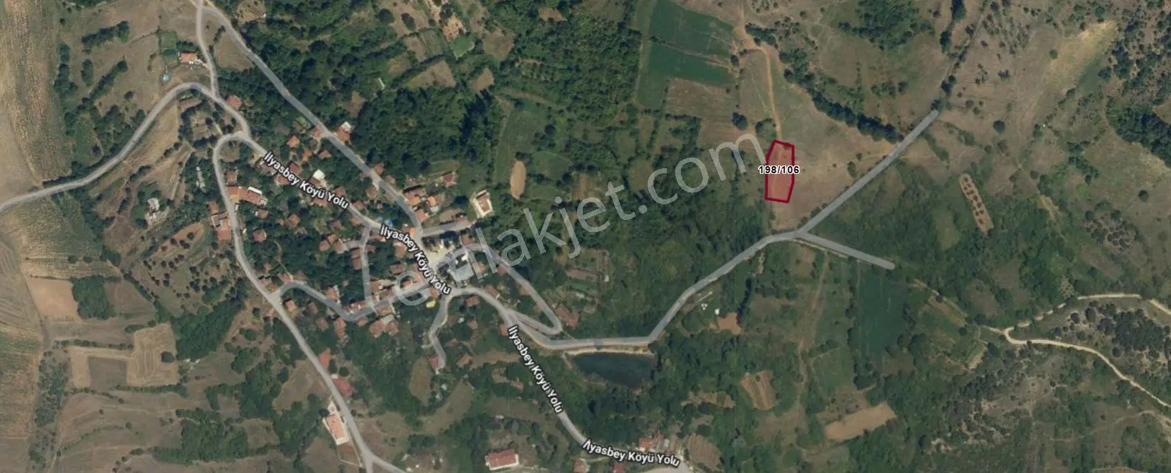 İlyasbey Köyün'De Satılık 1479 Metrekare Tarla Köy Merkezine 250 Metre Mesafede
