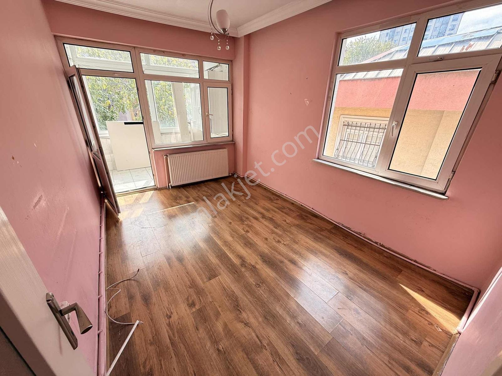 Silahtarağa'da-asansörlü-kat İrtifaklı-satılık 2+1 Daire — fotoğraf 15