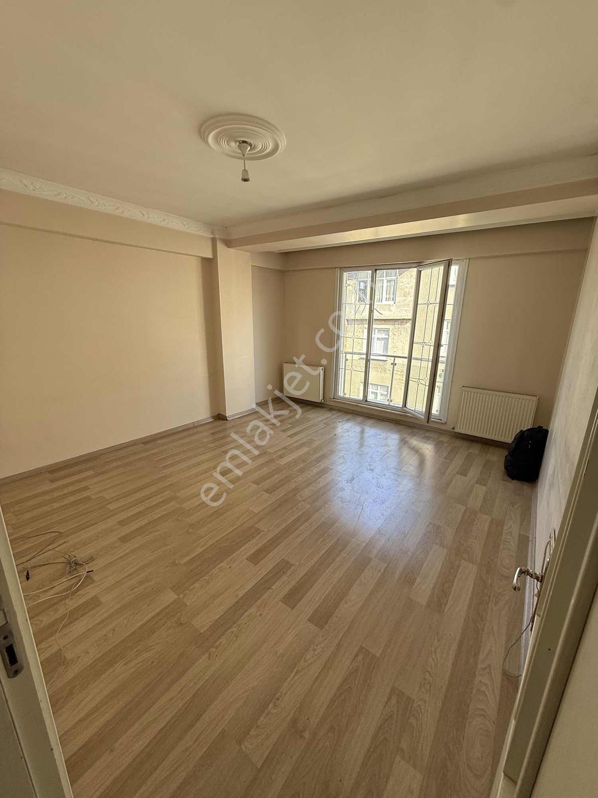 3+2 Asansörlü/ Otoparklı / 140 M2 Yeni Binada Daire — fotoğraf 4
