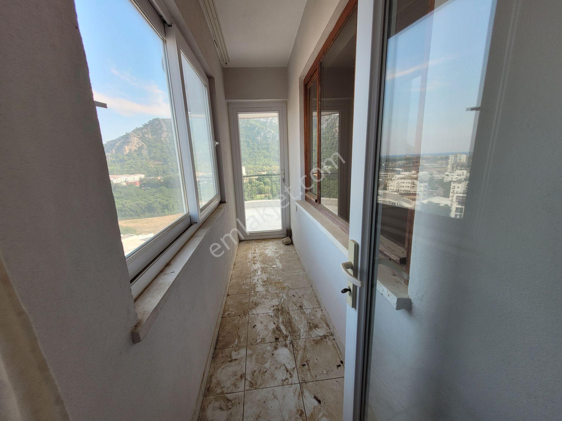 Sarısuda Sıte İçerisinde Dağ Ve Denız Mamzaralı 4+1 Dubleks Satılık Daire — fotoğraf 3