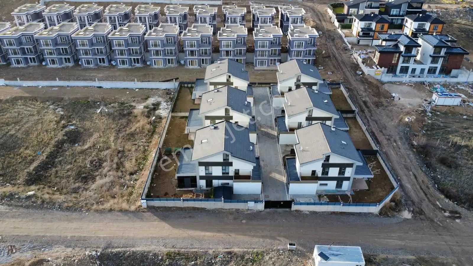 Bağlıca'da 5+1 Site İçerisin'de Oturumma Hazır Lüks Villa — fotoğraf 4