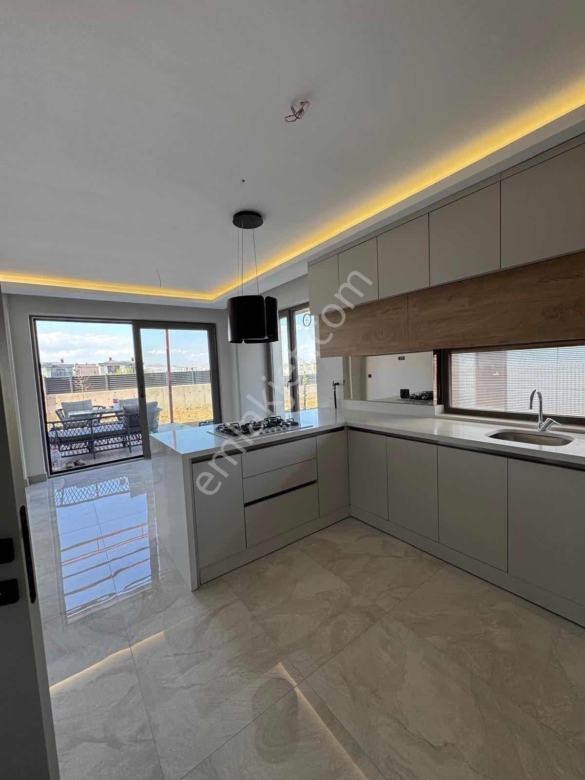 Bağlıca'da 5+1 Site İçerisin'de Oturumma Hazır Lüks Villa — fotoğraf 8