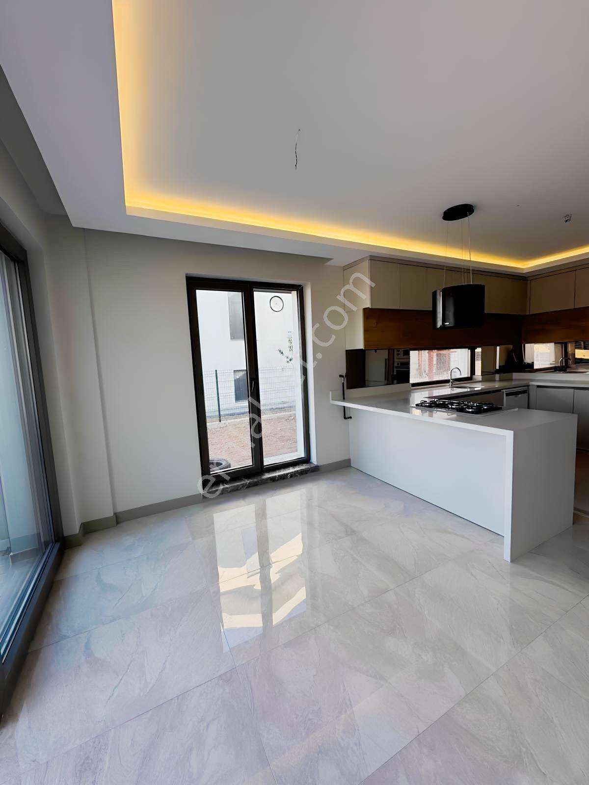 Bağlıca'da 5+1 Site İçerisin'de Oturumma Hazır Lüks Villa — fotoğraf 9