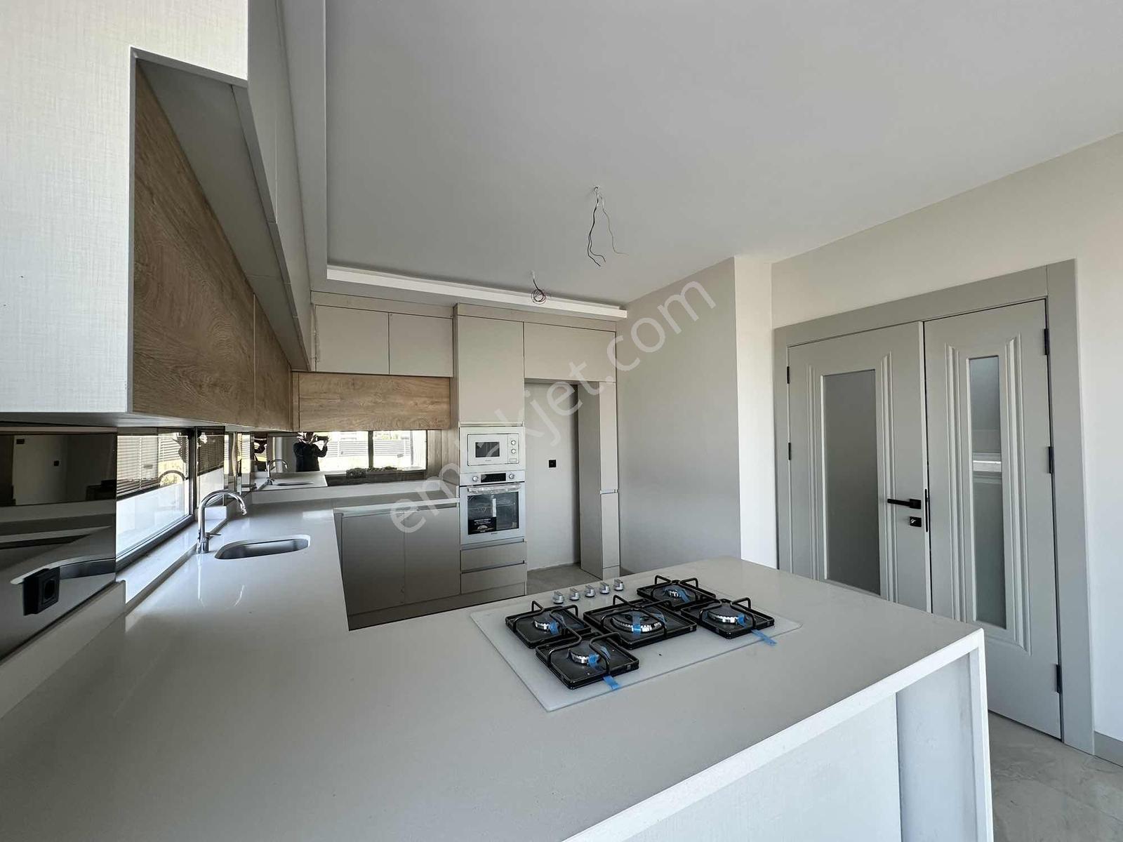 Bağlıca'da 5+1 Site İçerisin'de Oturumma Hazır Lüks Villa — fotoğraf 13