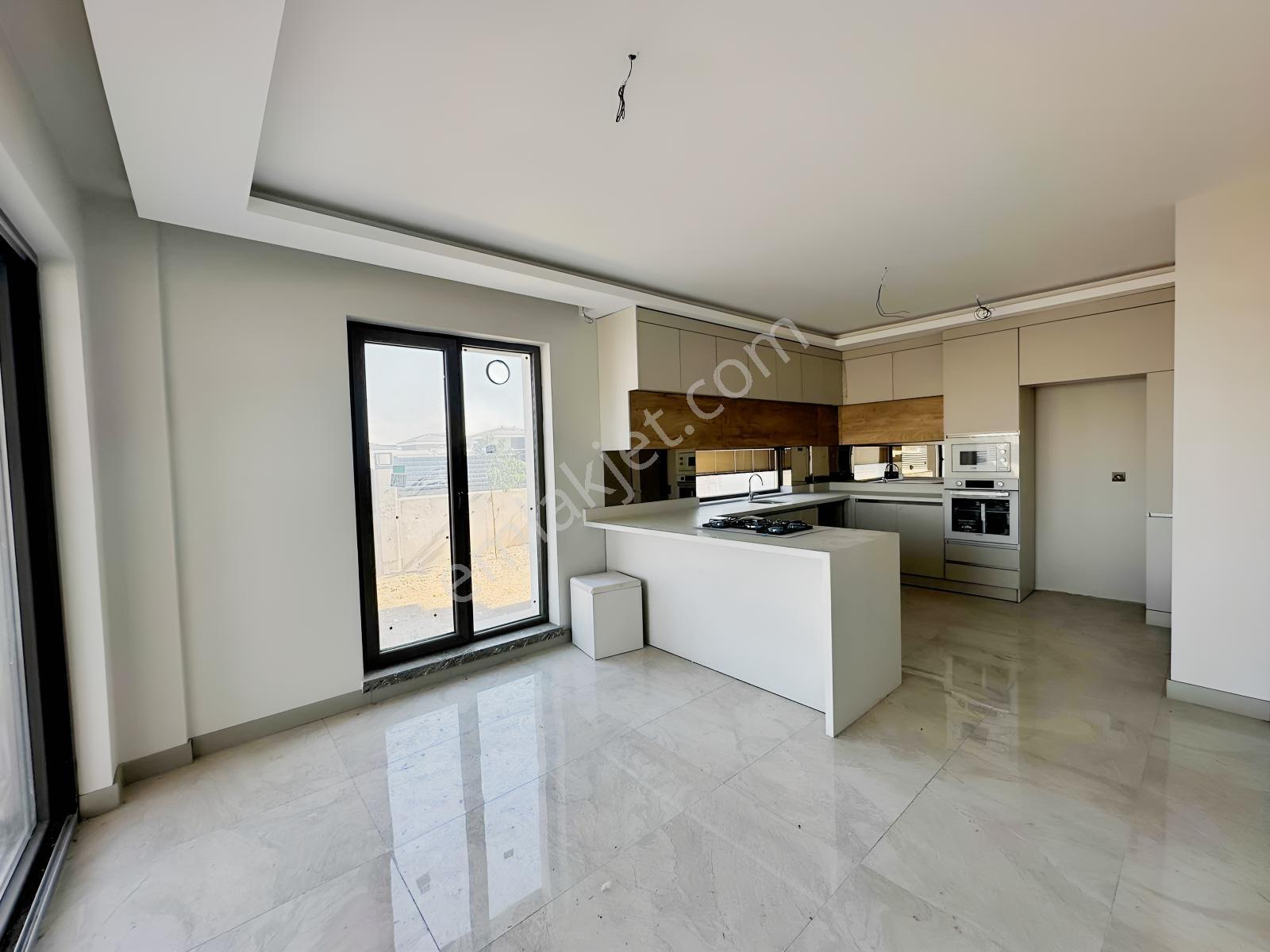 Bağlıca'da 5+1 Site İçerisin'de Oturumma Hazır Lüks Villa — fotoğraf 14