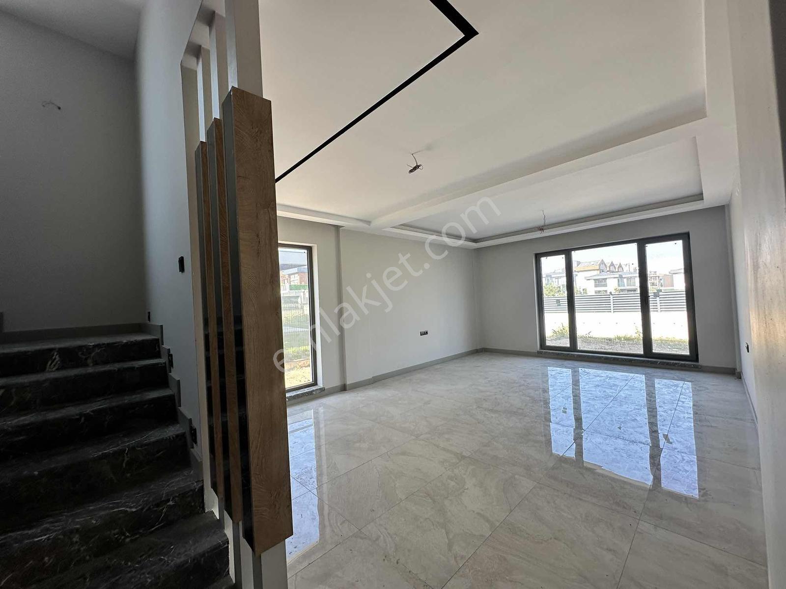 Bağlıca'da 5+1 Site İçerisin'de Oturumma Hazır Lüks Villa — fotoğraf 17