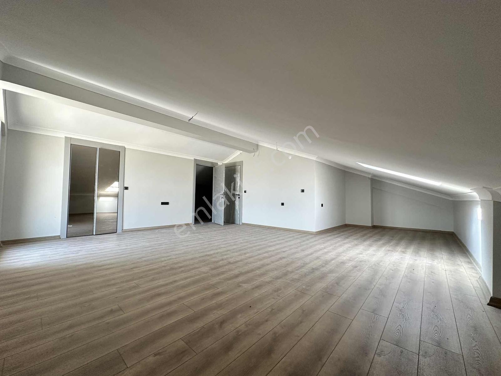 Bağlıca'da 5+1 Site İçerisin'de Oturumma Hazır Lüks Villa — fotoğraf 32
