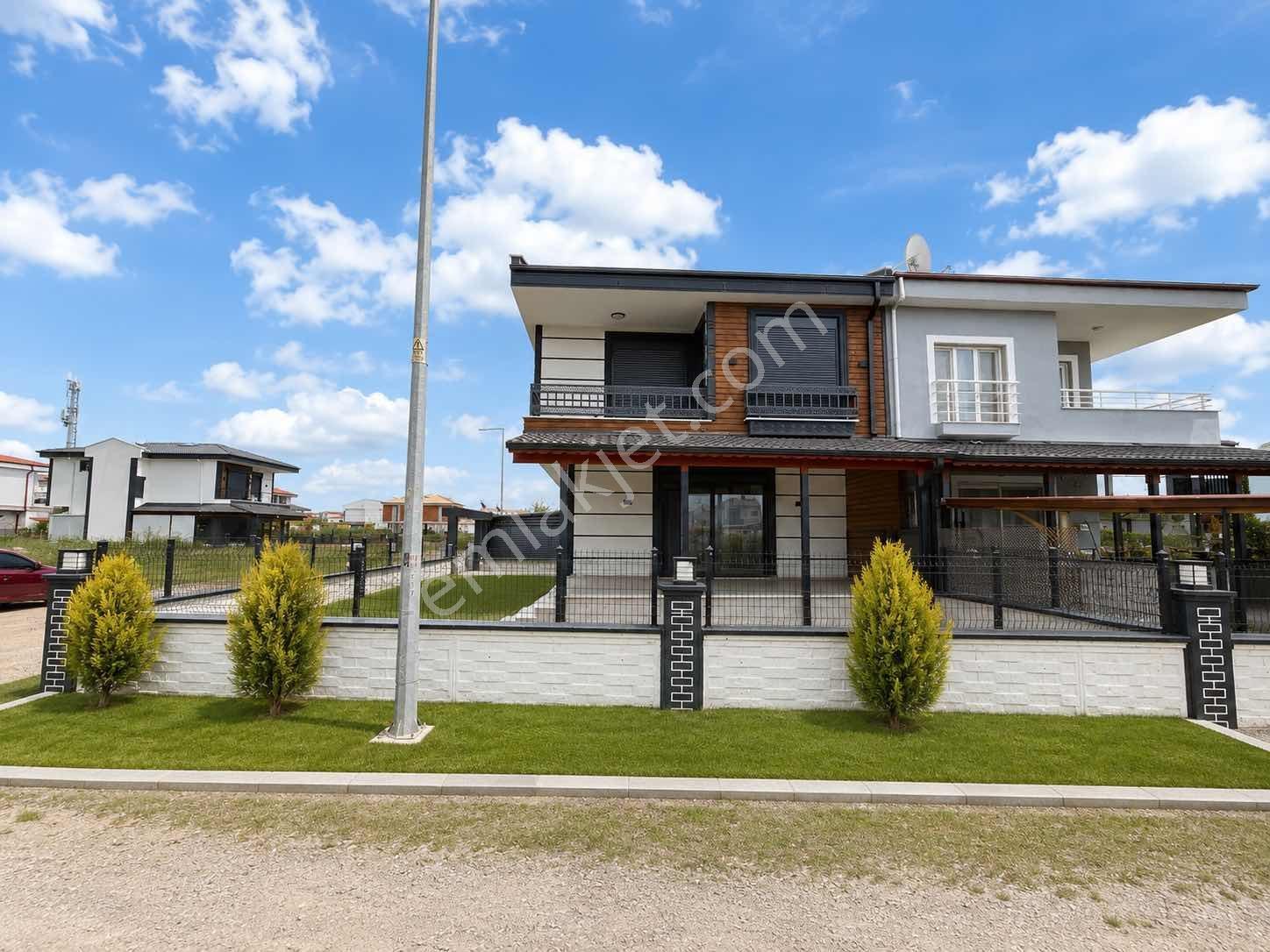 Dağlı Gayrimenkul'den|3+1|lüks Yapım|geniş&büyük|fırsat|villa — fotoğraf 2