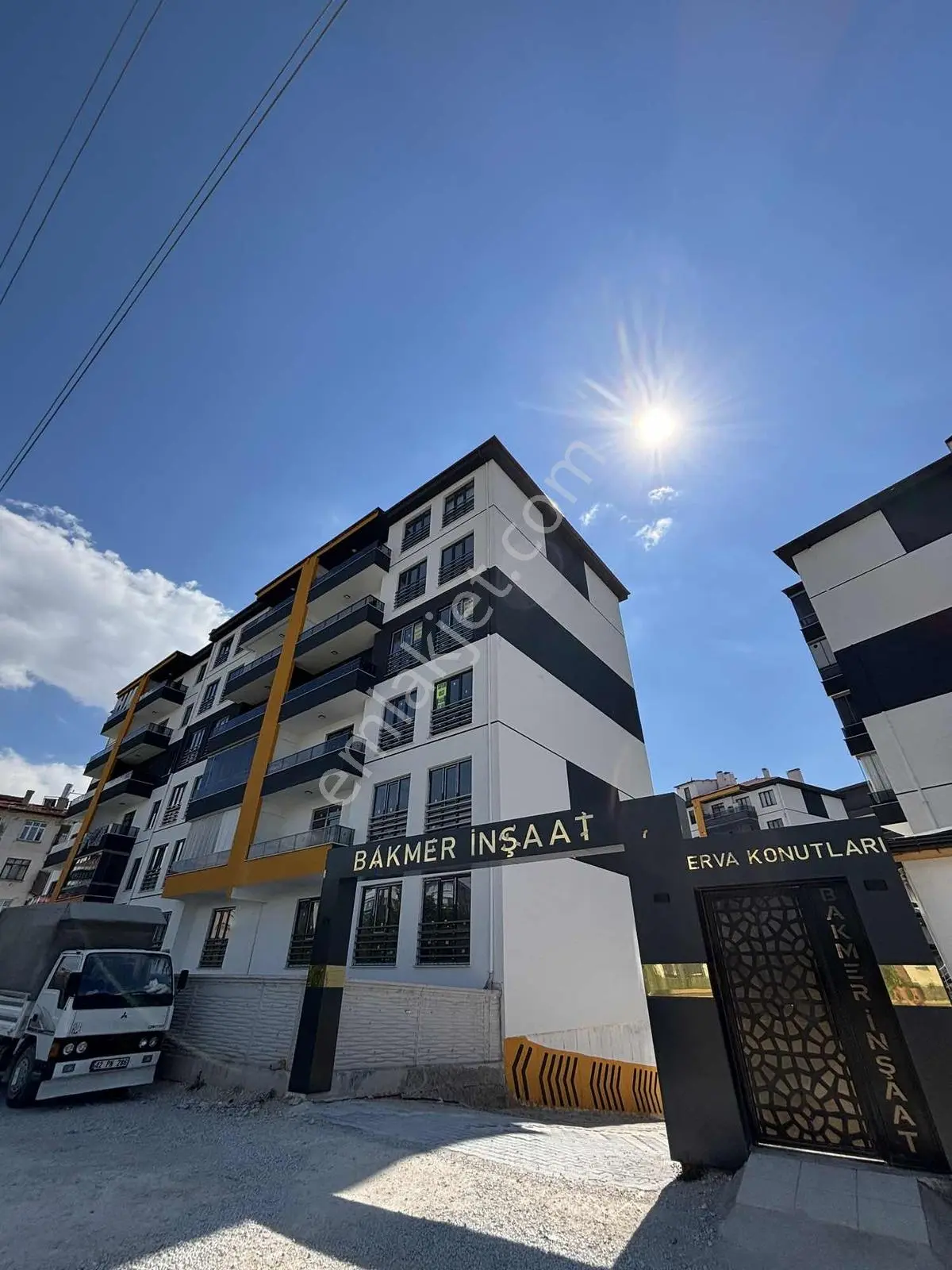Çimenlik Caddesin'De Satılık 3+1 Sıfır Daire