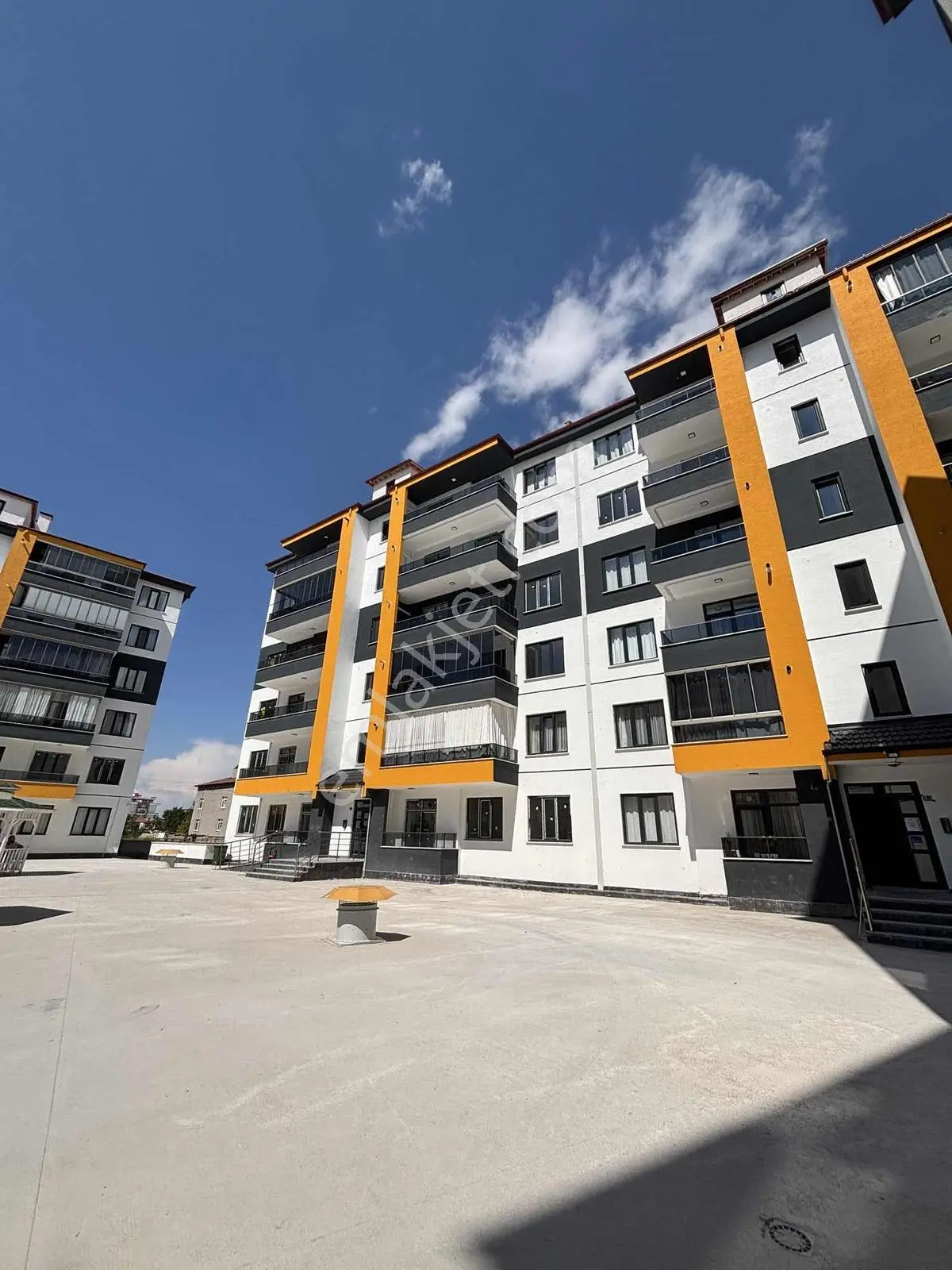 Çimenlik Caddesin'de Satılık 3+1 Sıfır Daire — fotoğraf 2