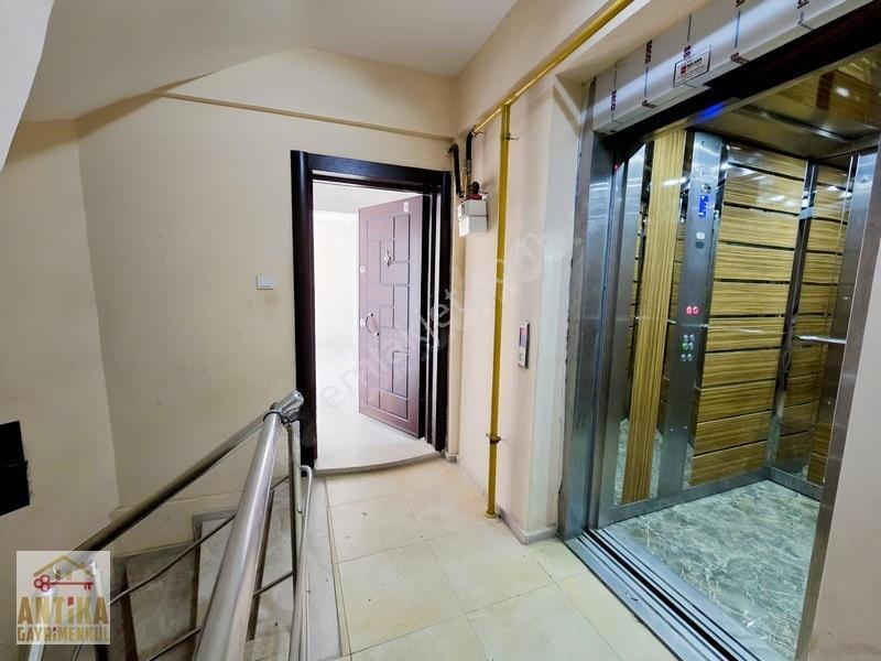 Antika Gayrimenkul'den Köşe Başı Camii Karşısı Satılık Daire — fotoğraf 2