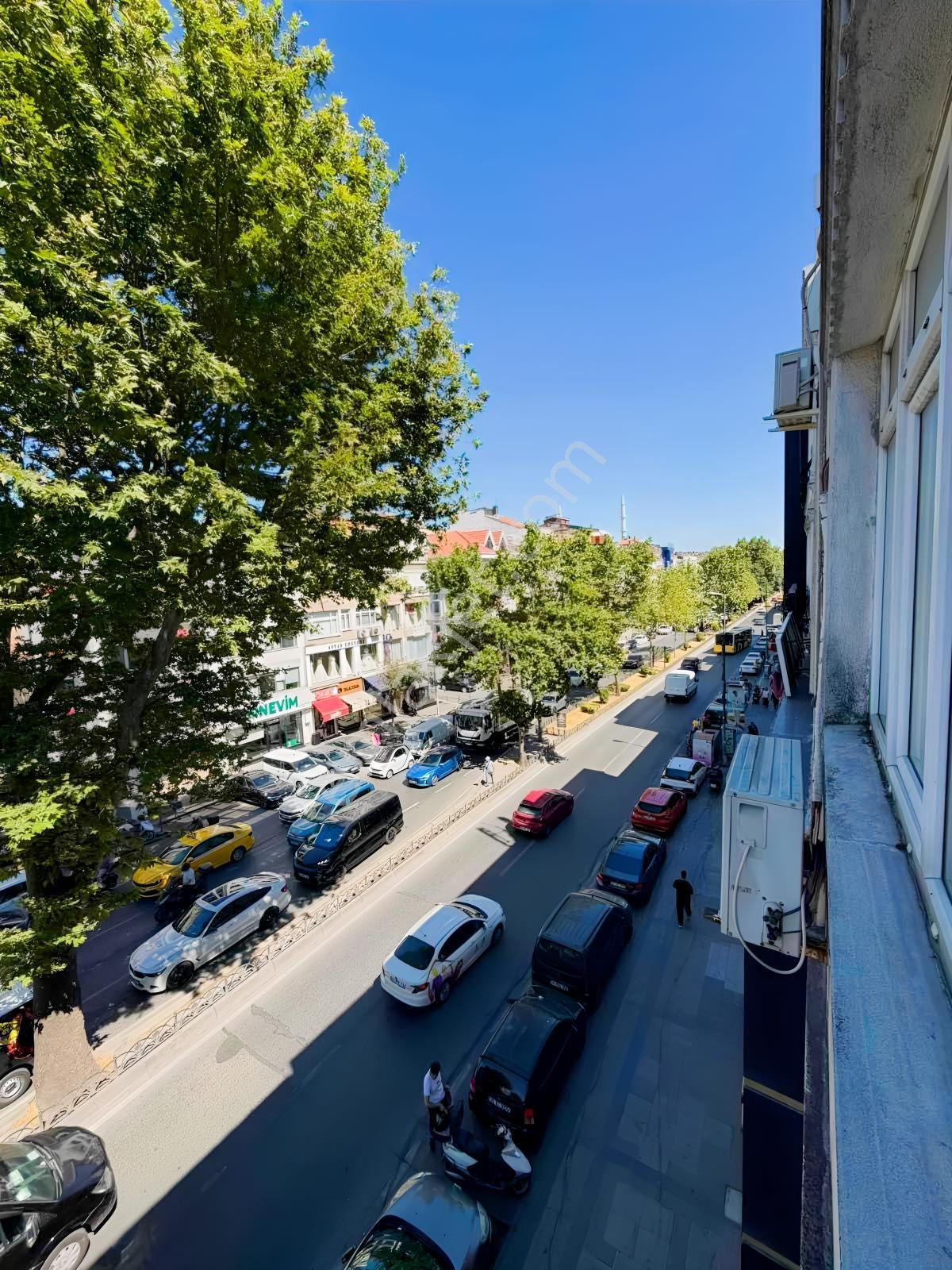 Fevzipaşa Caddesinde İki Adet 1+1 Daireler — fotoğraf 2
