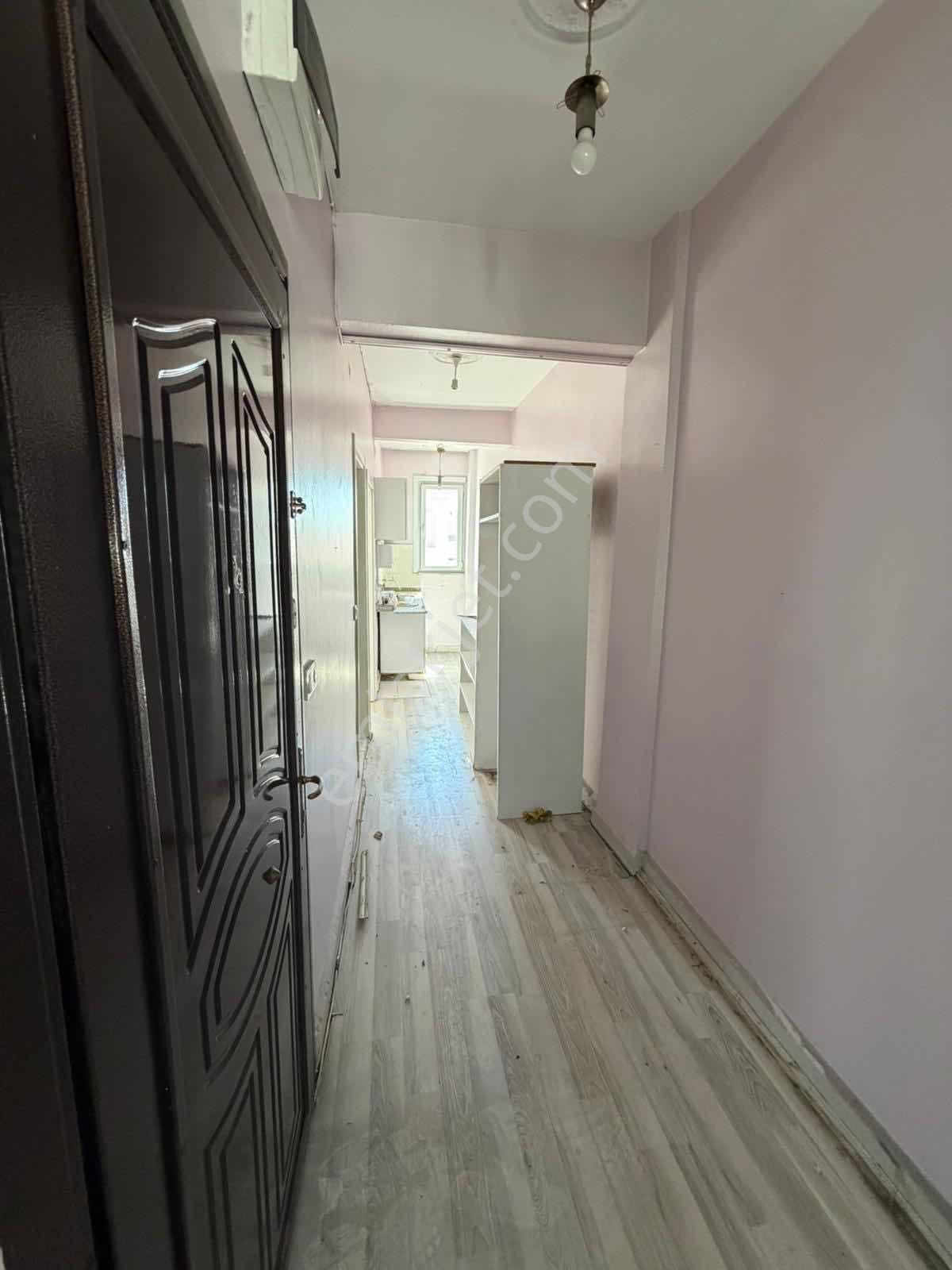 Fevzipaşa Caddesinde İki Adet 1+1 Daireler — fotoğraf 5