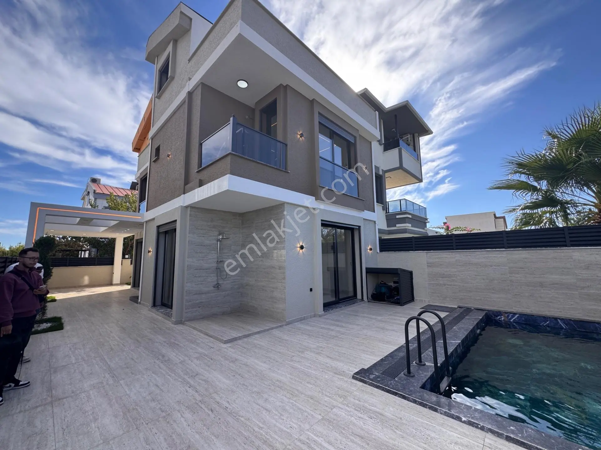 Didim Altınkumda 4+1 Ayrı Mutfak Havuzlu-Otoparklı Satılık Lüks Villa