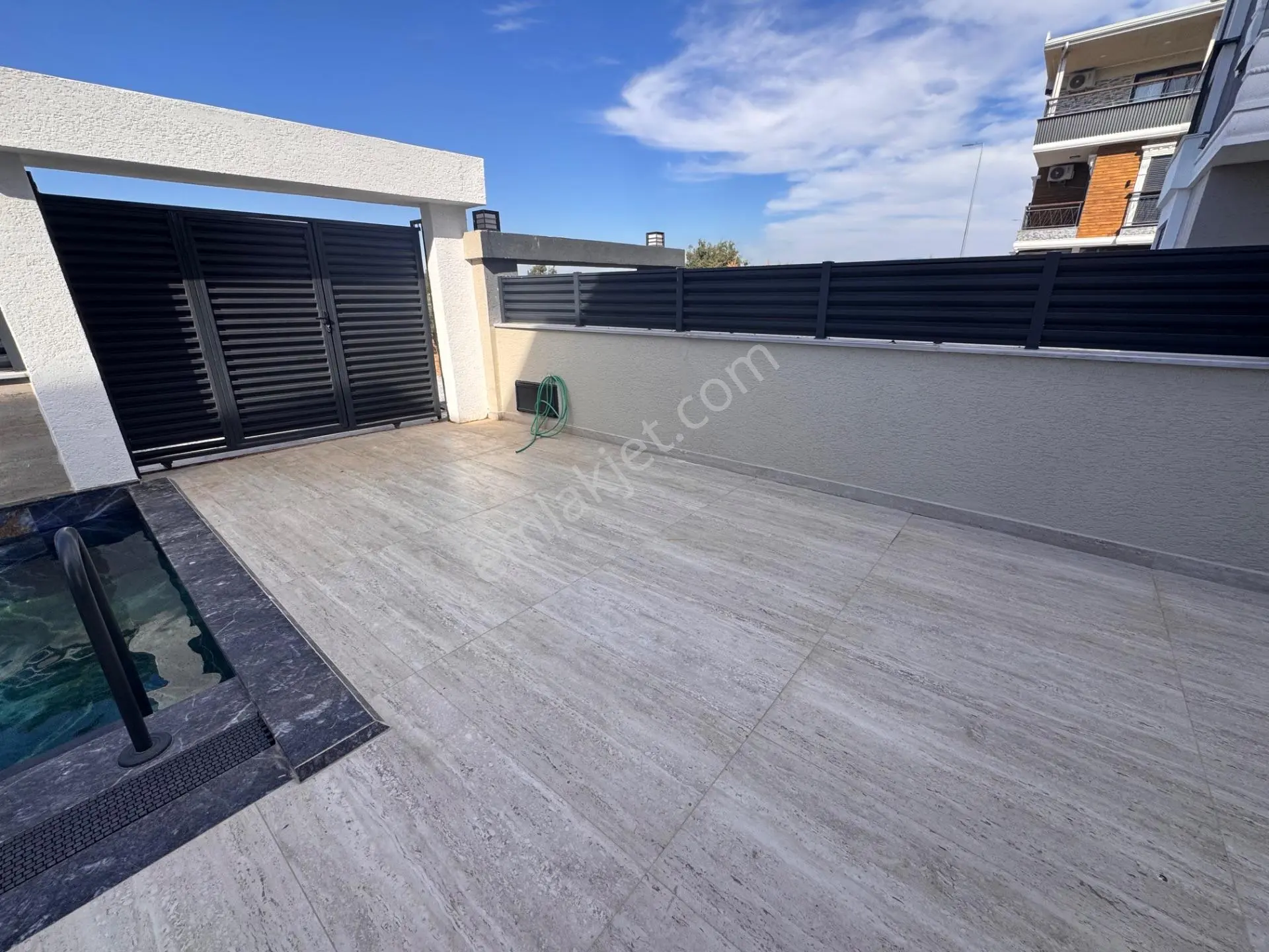 Didim Altınkumda 4+1 Ayrı Mutfak Havuzlu-otoparklı Satılık Lüks Villa — fotoğraf 7