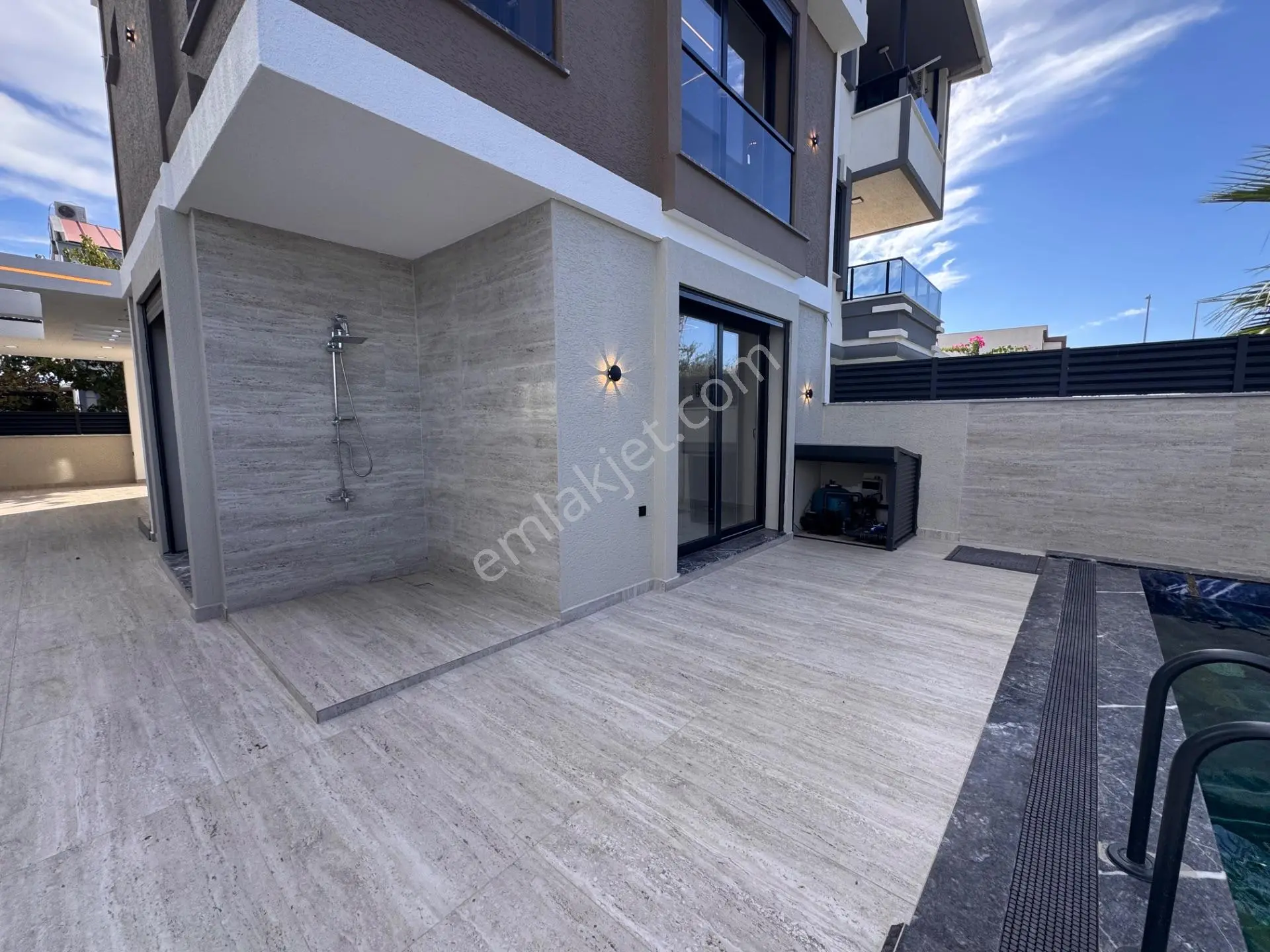 Didim Altınkumda 4+1 Ayrı Mutfak Havuzlu-otoparklı Satılık Lüks Villa — fotoğraf 8
