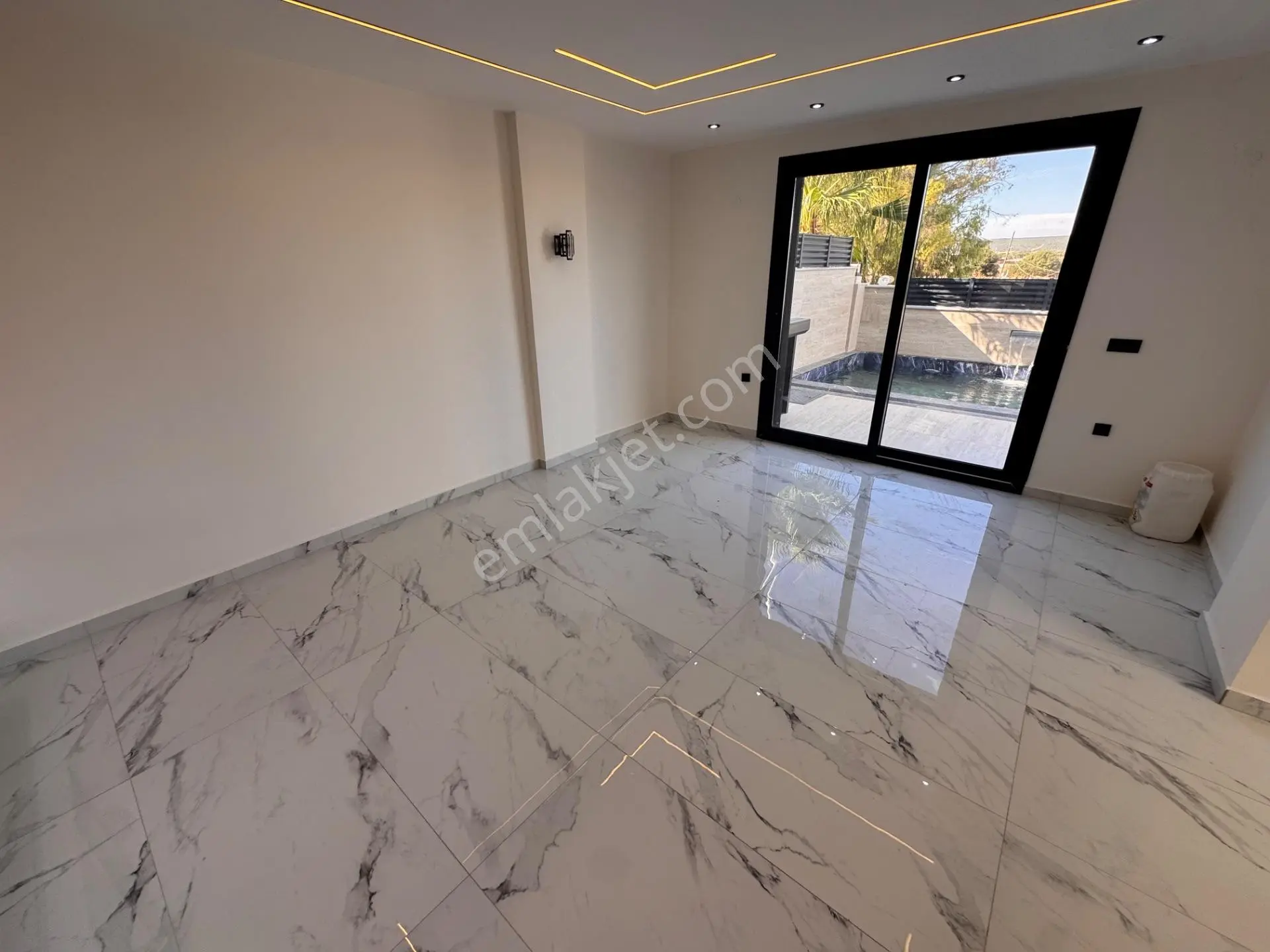 Didim Altınkumda 4+1 Ayrı Mutfak Havuzlu-otoparklı Satılık Lüks Villa — fotoğraf 15