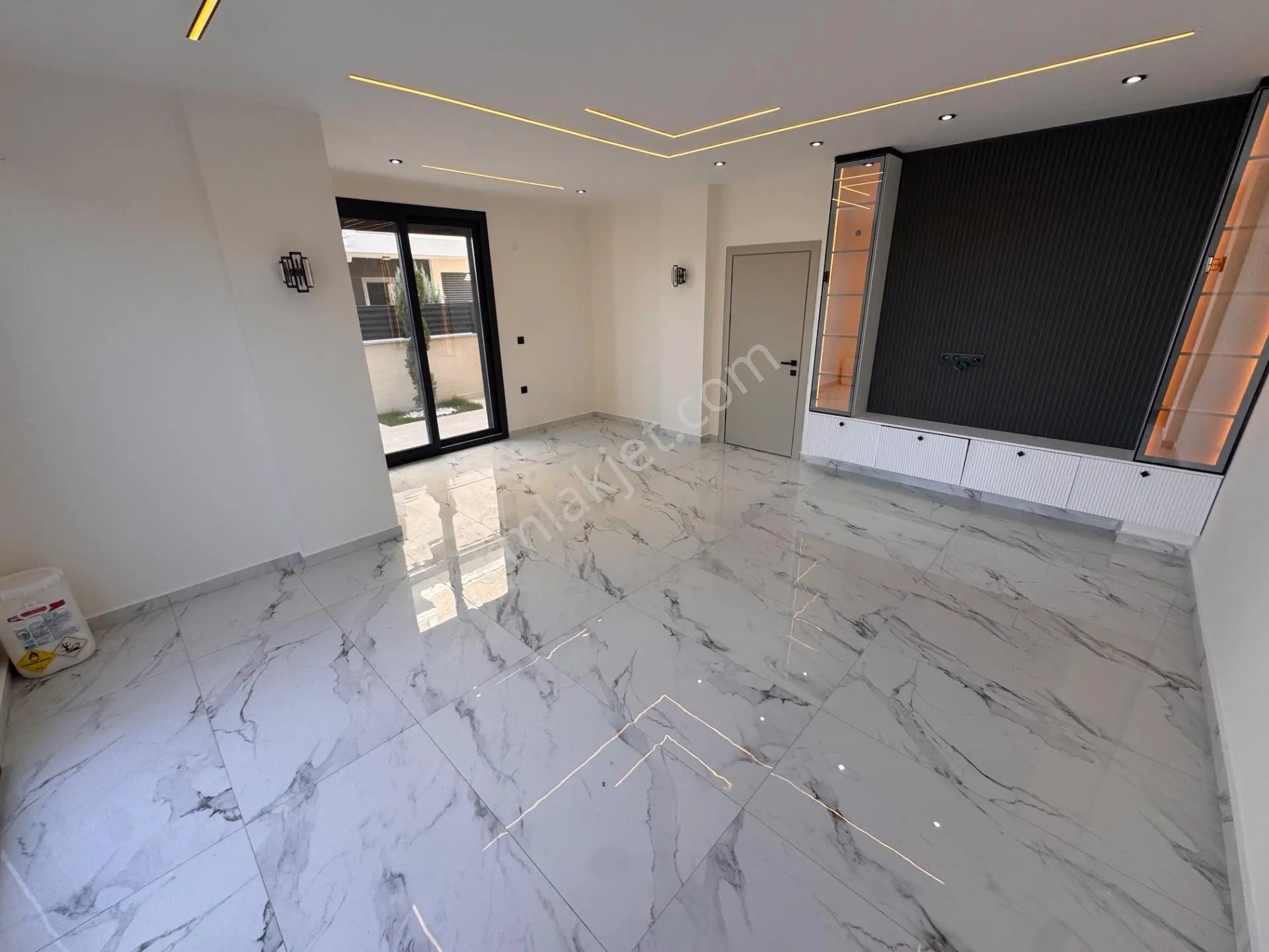 Didim Altınkumda 4+1 Ayrı Mutfak Havuzlu-otoparklı Satılık Lüks Villa — fotoğraf 17