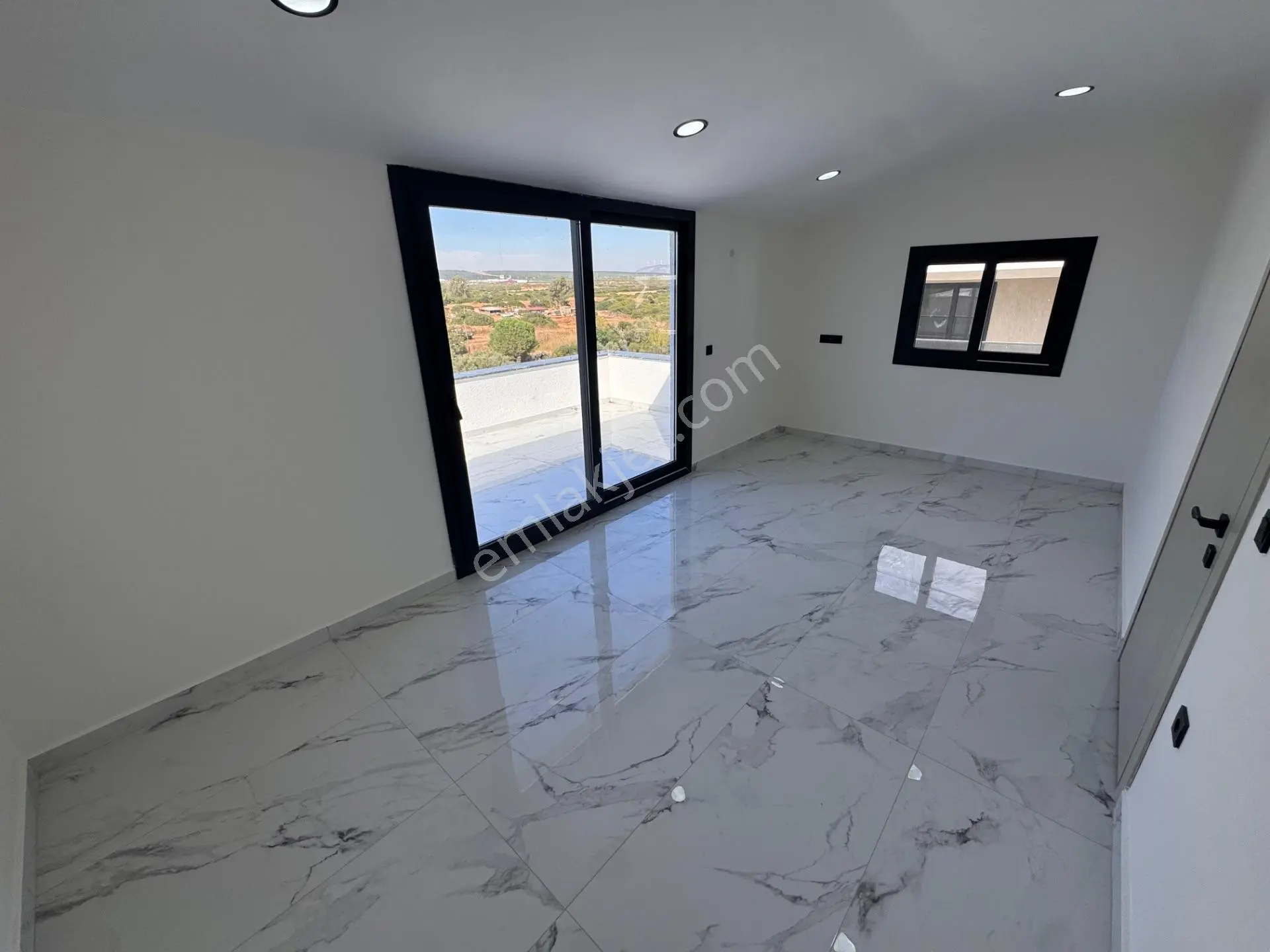 Didim Altınkumda 4+1 Ayrı Mutfak Havuzlu-otoparklı Satılık Lüks Villa — fotoğraf 30