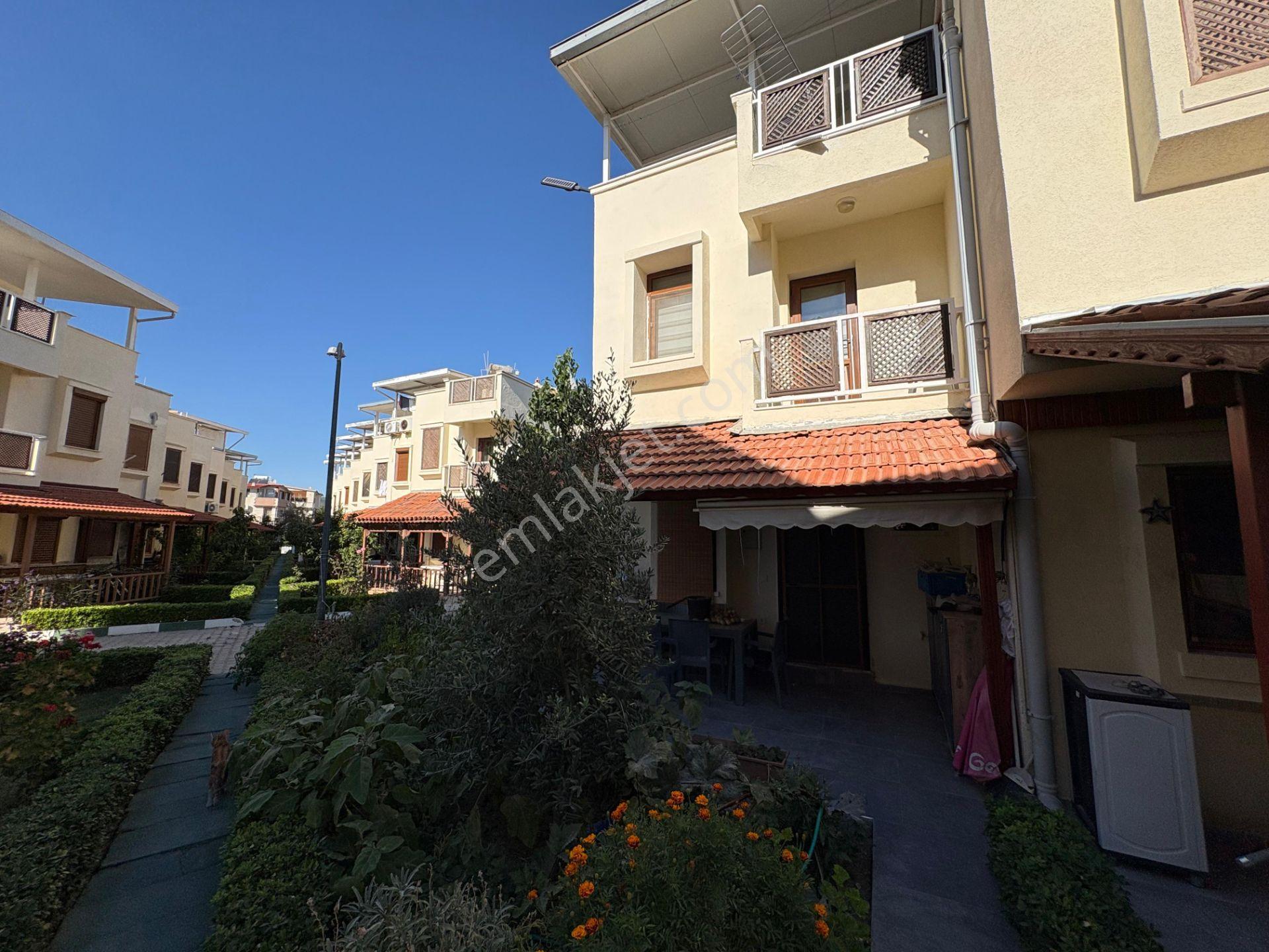 Rota Emlak'tan Gümüldürde Denize Sıfır Site İçerisinde 4+1 Villa — fotoğraf 31
