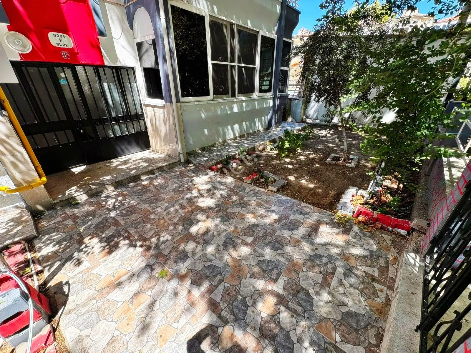 Aktif'ten Akçay'da Satılık Yüzme Havuzlu Ön Cephe Arakat Ferah 3+1 Daire — fotoğraf 5