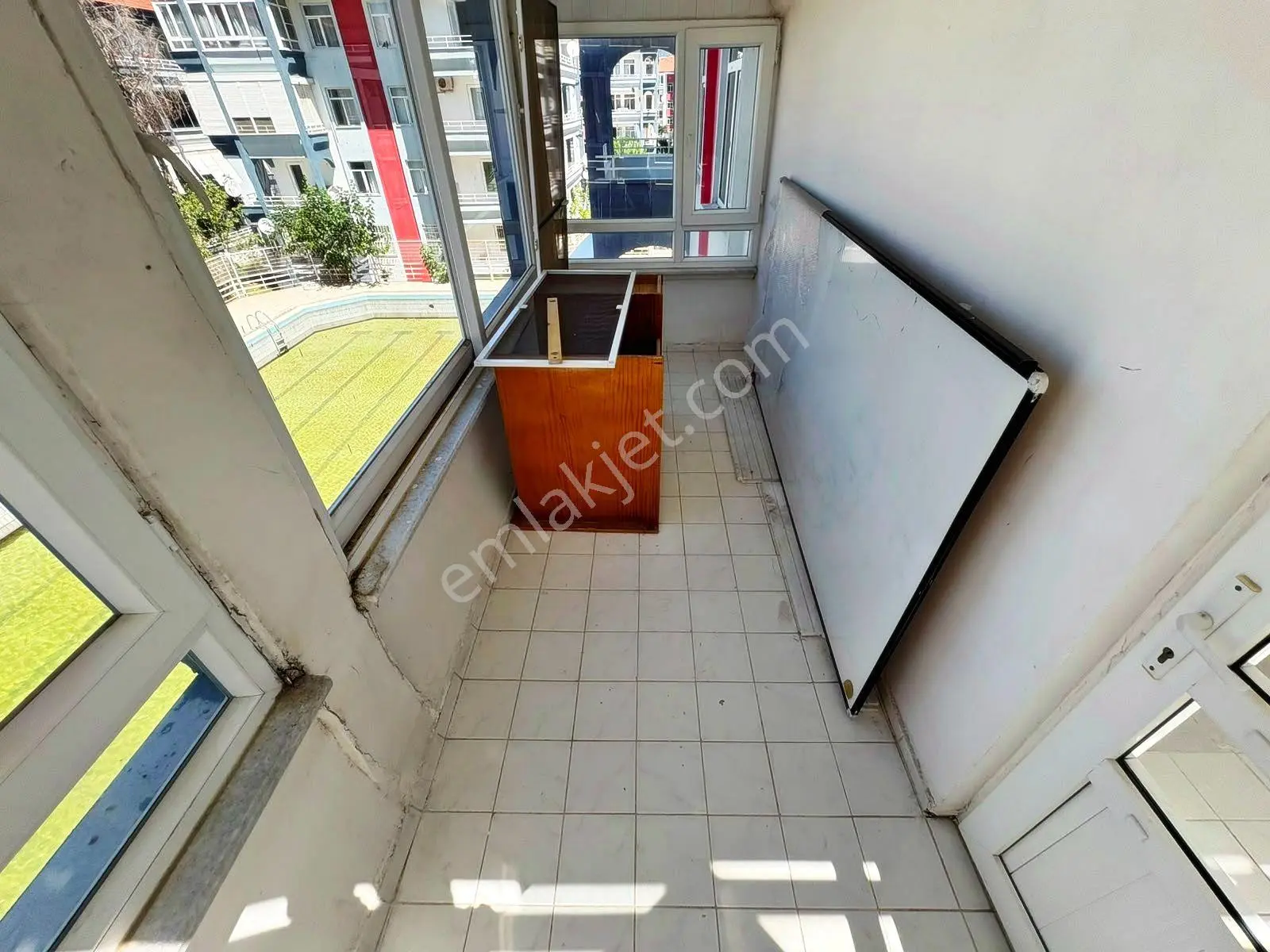Aktif'ten Akçay'da Satılık Yüzme Havuzlu Ön Cephe Arakat Ferah 3+1 Daire — fotoğraf 12