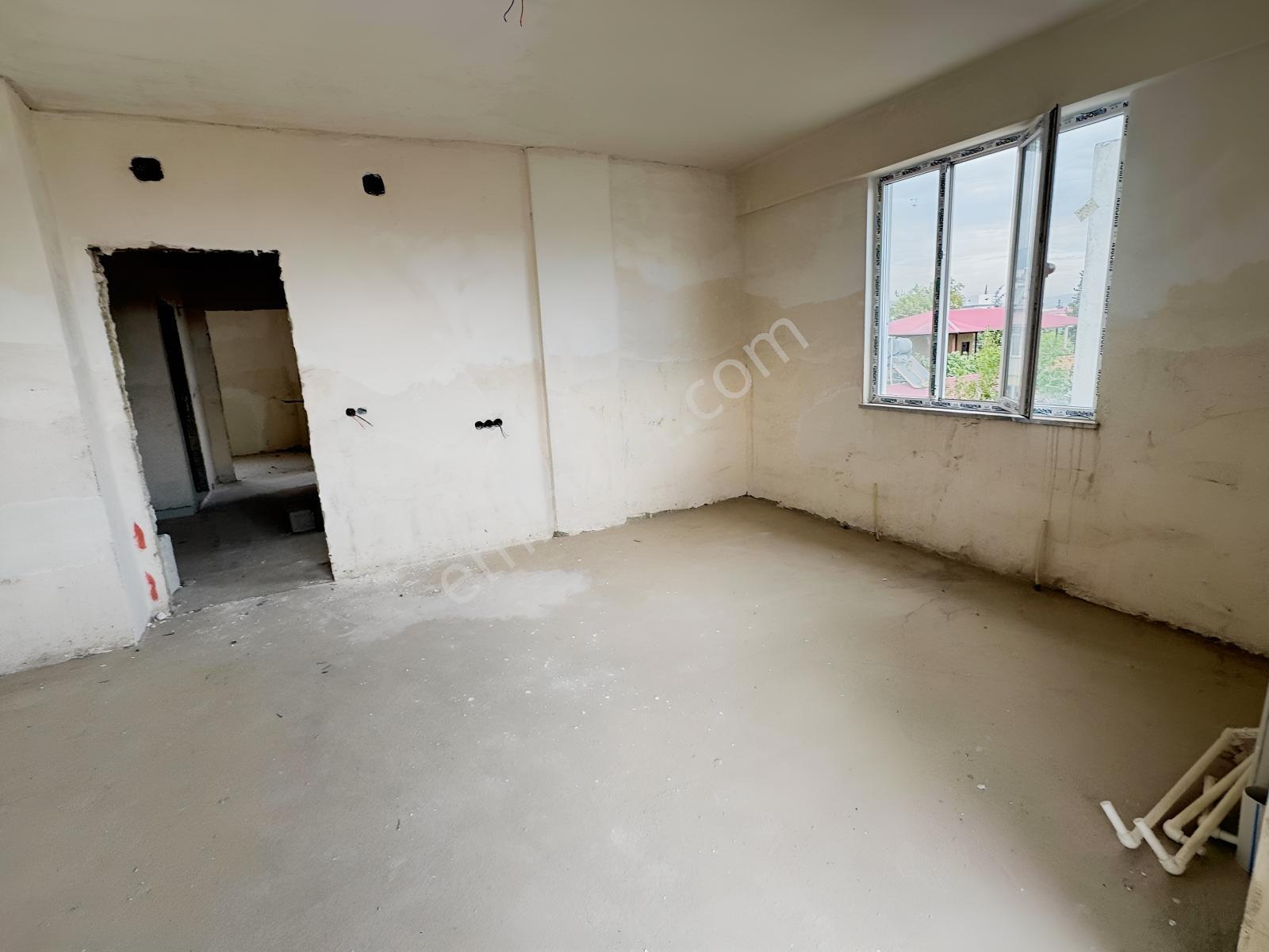 Germenicia'dan Sgk Civarı Ferah 3+1 Satılık Daire — fotoğraf 2