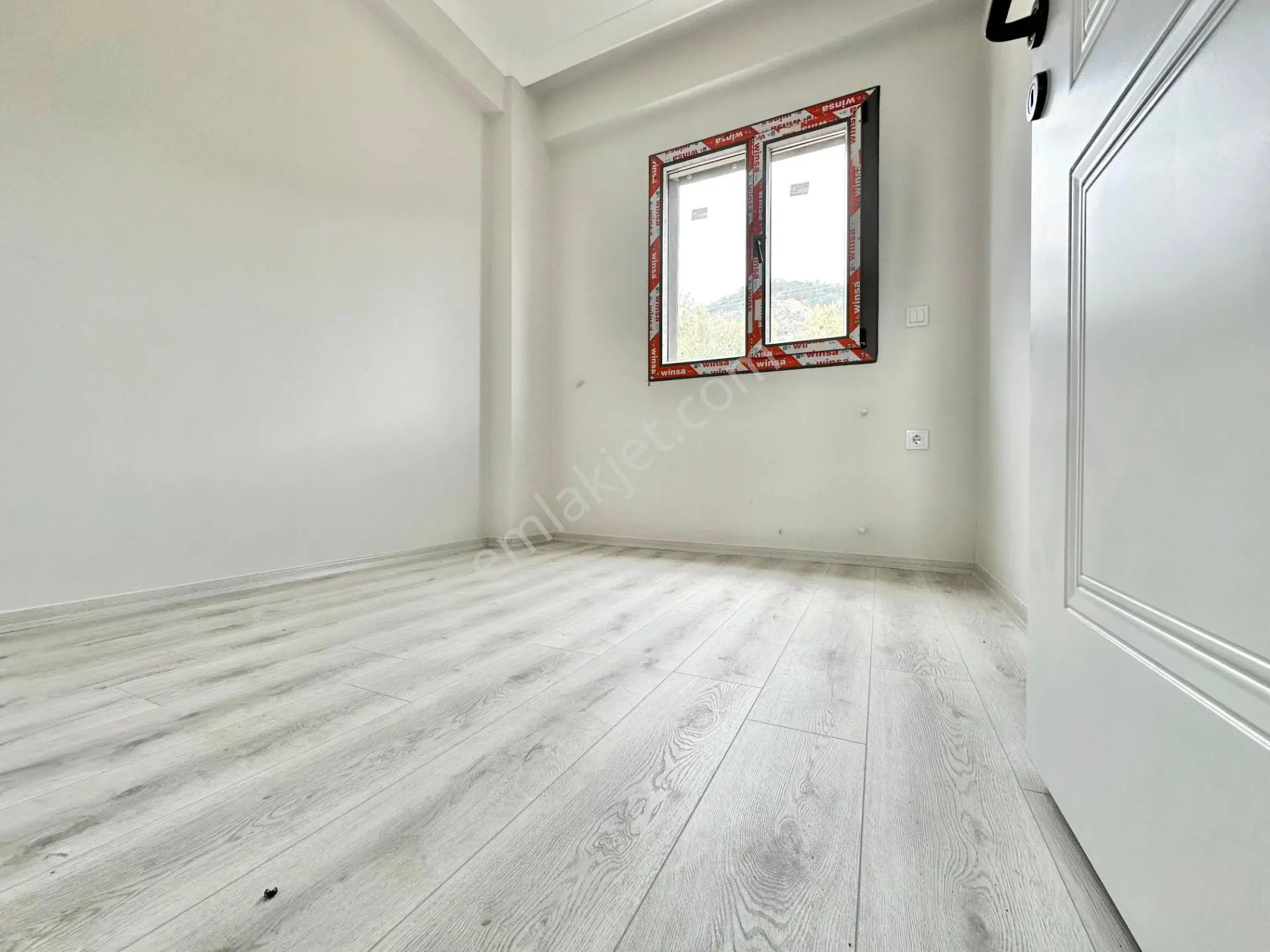꧁ay Emlaktan꧂küçükkuyu Mıhlı'da Bahçe Kullanımlı Ayrı Mutfak Denize 500 Metre Satılık 2+1 Daire — fotoğraf 9