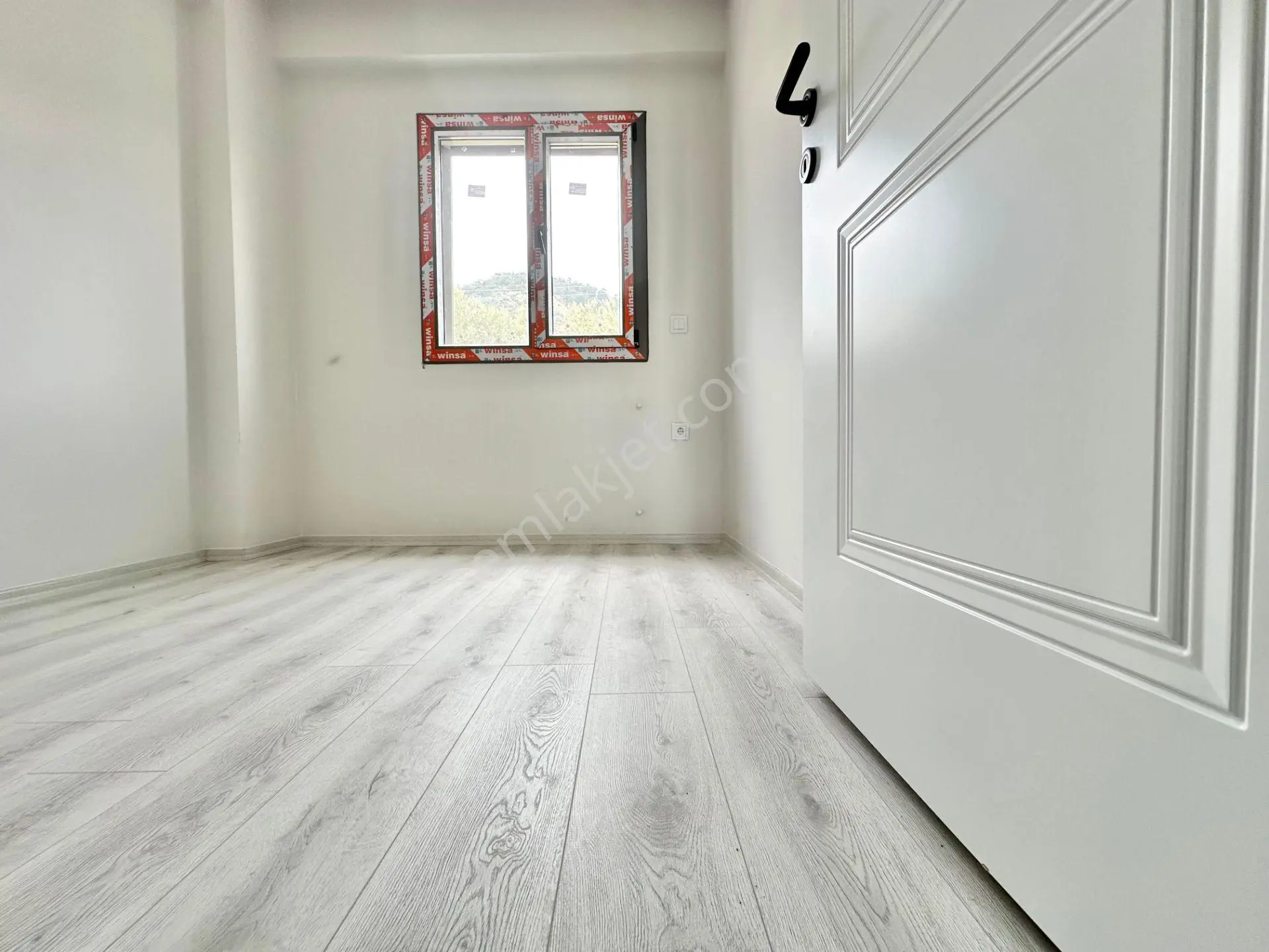 ꧁ay Emlaktan꧂küçükkuyu Mıhlı'da Bahçe Kullanımlı Ayrı Mutfak Denize 500 Metre Satılık 2+1 Daire — fotoğraf 16