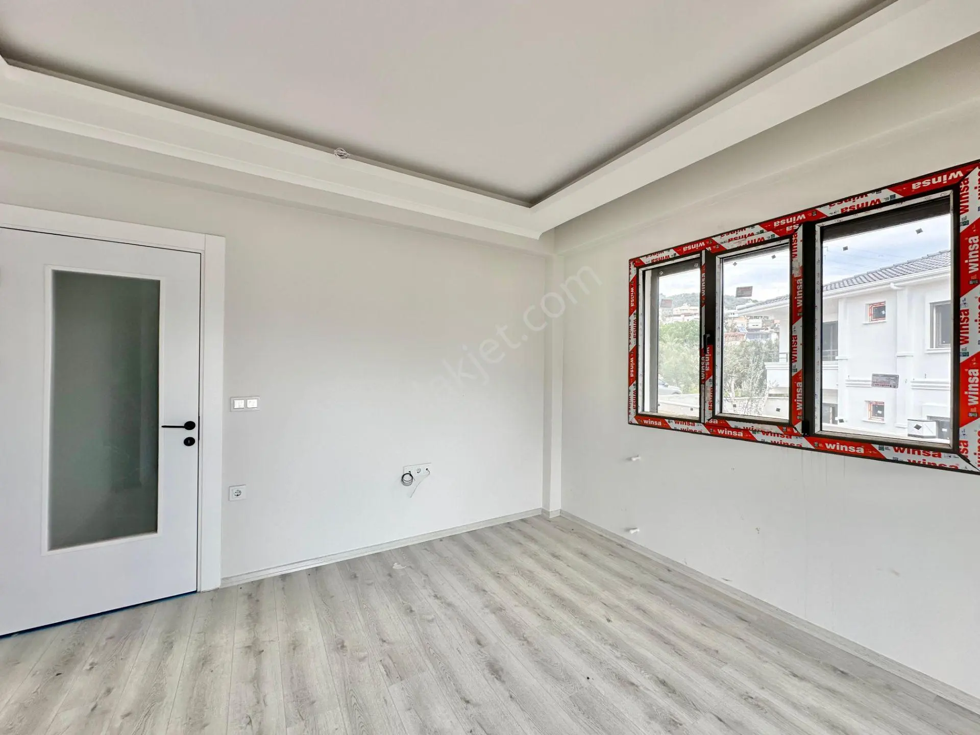 ꧁ay Emlaktan꧂küçükkuyu Mıhlı'da Bahçe Kullanımlı Ayrı Mutfak Denize 500 Metre Satılık 2+1 Daire — fotoğraf 21
