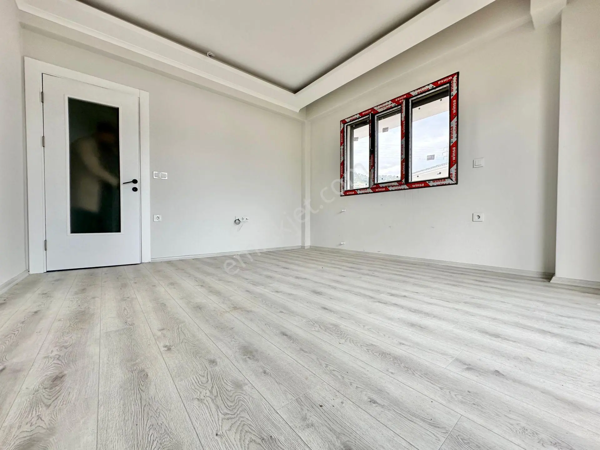꧁ay Emlaktan꧂küçükkuyu Mıhlı'da Bahçe Kullanımlı Ayrı Mutfak Denize 500 Metre Satılık 2+1 Daire — fotoğraf 22