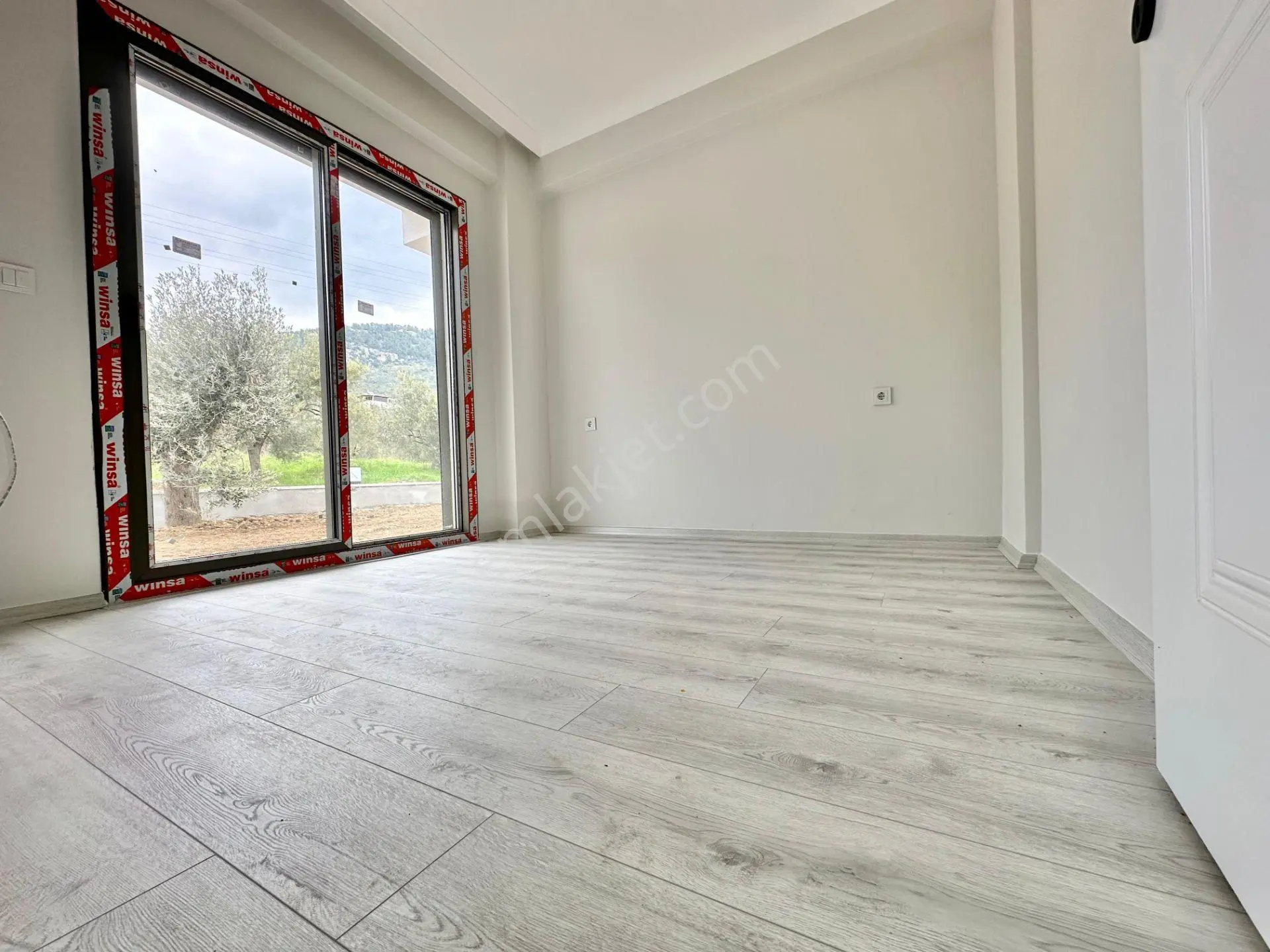 ꧁ay Emlaktan꧂küçükkuyu Mıhlı'da Bahçe Kullanımlı Ayrı Mutfak Denize 500 Metre Satılık 2+1 Daire — fotoğraf 23