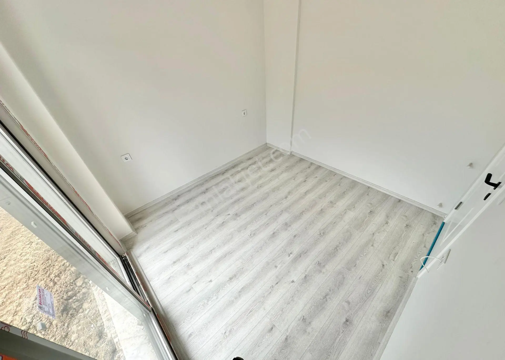 ꧁ay Emlaktan꧂küçükkuyu Mıhlı'da Bahçe Kullanımlı Ayrı Mutfak Denize 500 Metre Satılık 2+1 Daire — fotoğraf 33
