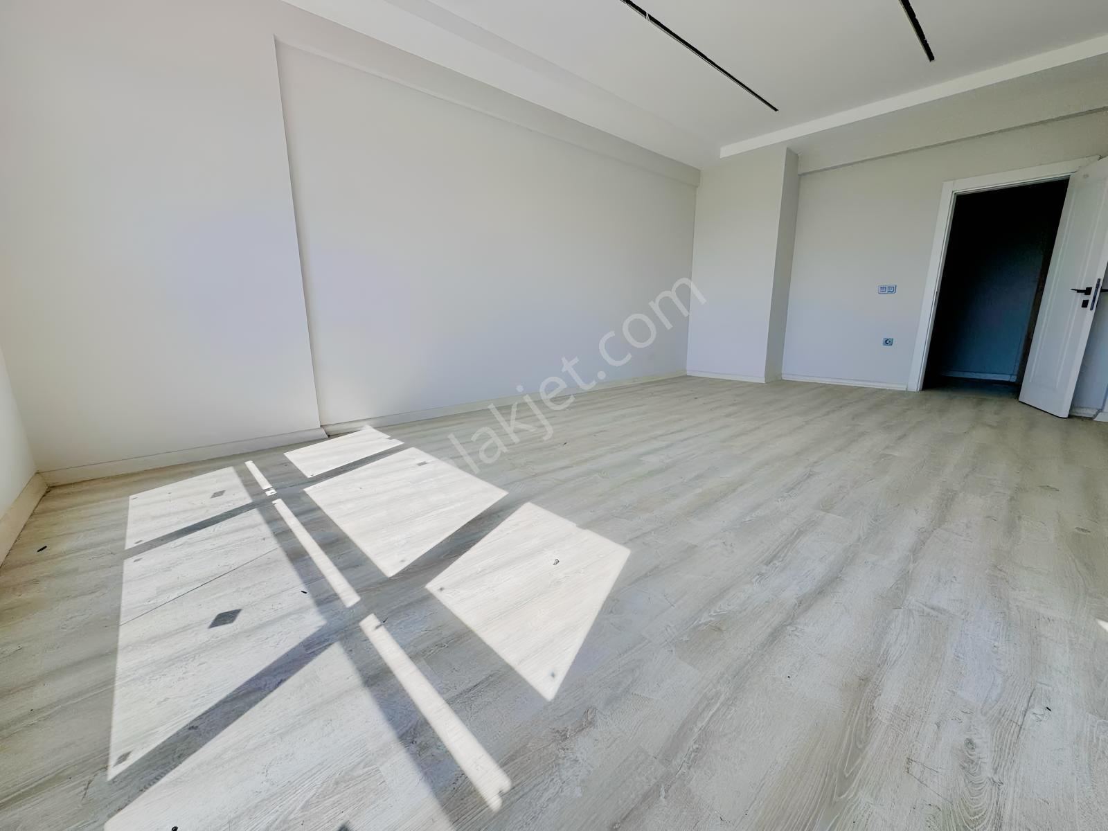 Yenicamii'de Site İçerisinde Sıfır 3+1 Ara Kat Daire — fotoğraf 10
