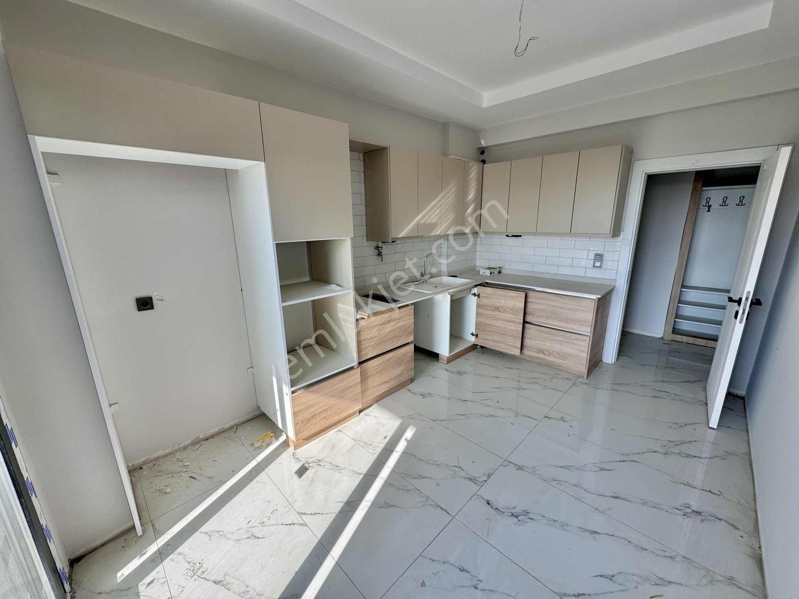 Yenicamii'de Site İçerisinde Sıfır 3+1 Ara Kat Daire — fotoğraf 12