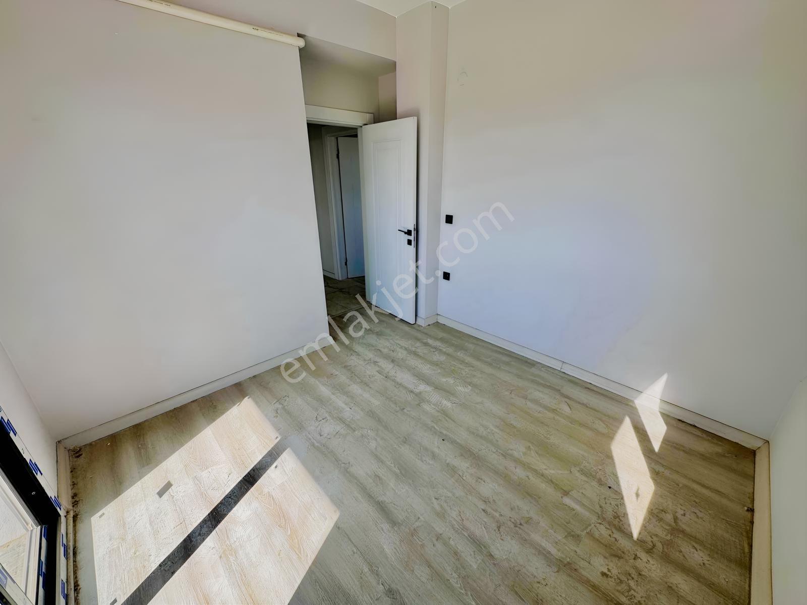 Yenicamii'de Site İçerisinde Sıfır 3+1 Ara Kat Daire — fotoğraf 16