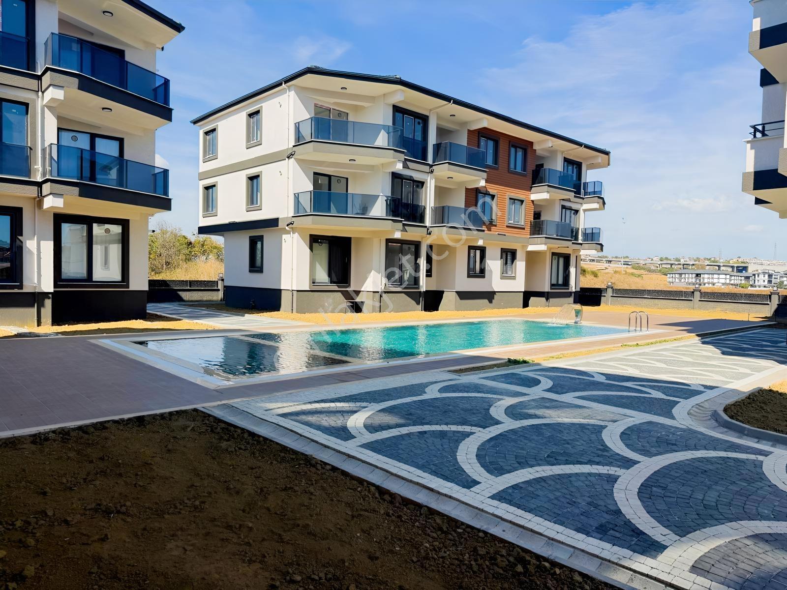 Kumbağ Mah. Site İçerisinde Bahçe Kullanımlı Sıfır 1+1 — fotoğraf 9