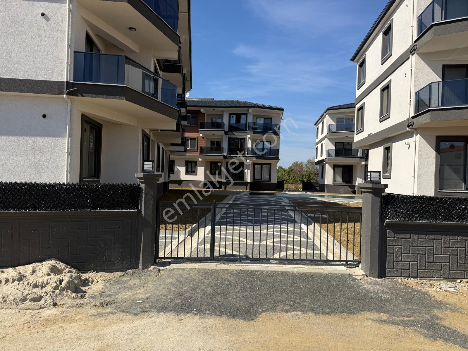 Kumbağ Mah. Site İçerisinde Bahçe Kullanımlı Sıfır 1+1 — fotoğraf 11