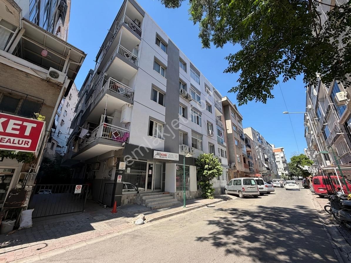 Bornova Aşık Veysel Yakını Satılık 2+1 Daire — fotoğraf 2