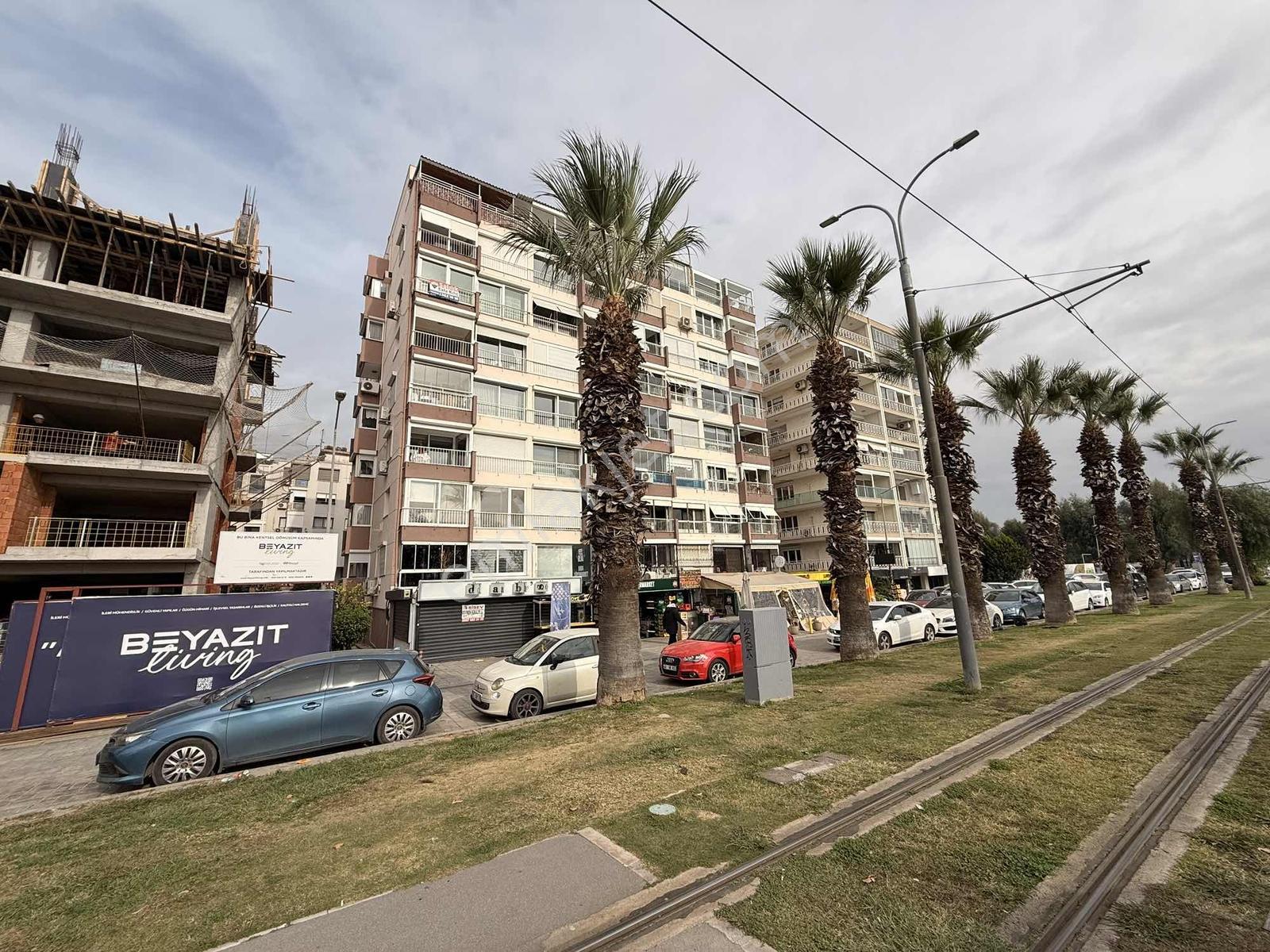 Karşıyaka Bostanlı Da Deniz Manzaralı 3+1 Satılık Yalı Dairesi — fotoğraf 6