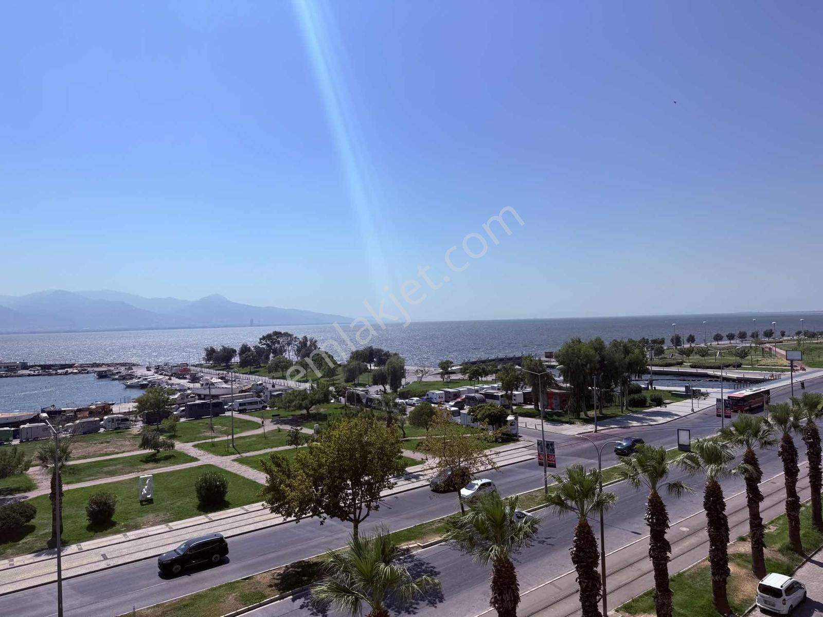Karşıyaka Bostanlı Da Deniz Manzaralı 3+1 Satılık Yalı Dairesi — fotoğraf 31